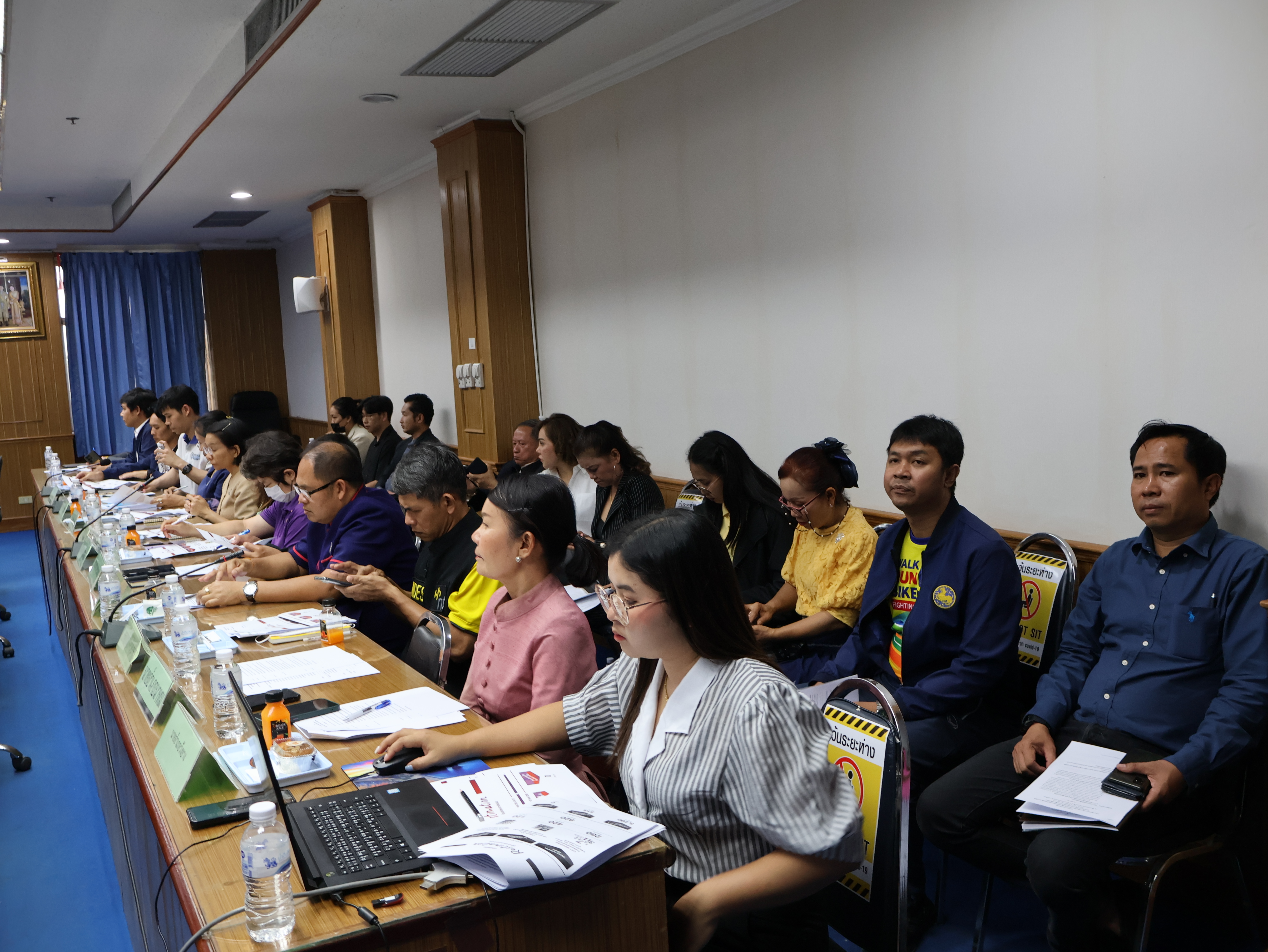 พช.นครพนม   ร่วมประชุมหารือการเตรียมความพร้อมต้อนรับนายกรัฐมนตรีและคณะ รวมทั้งร่วมหารือแผนงาน/โครงการยกระดับเมืองและกระตุ้นเศรษฐกิจท้องถิ่น