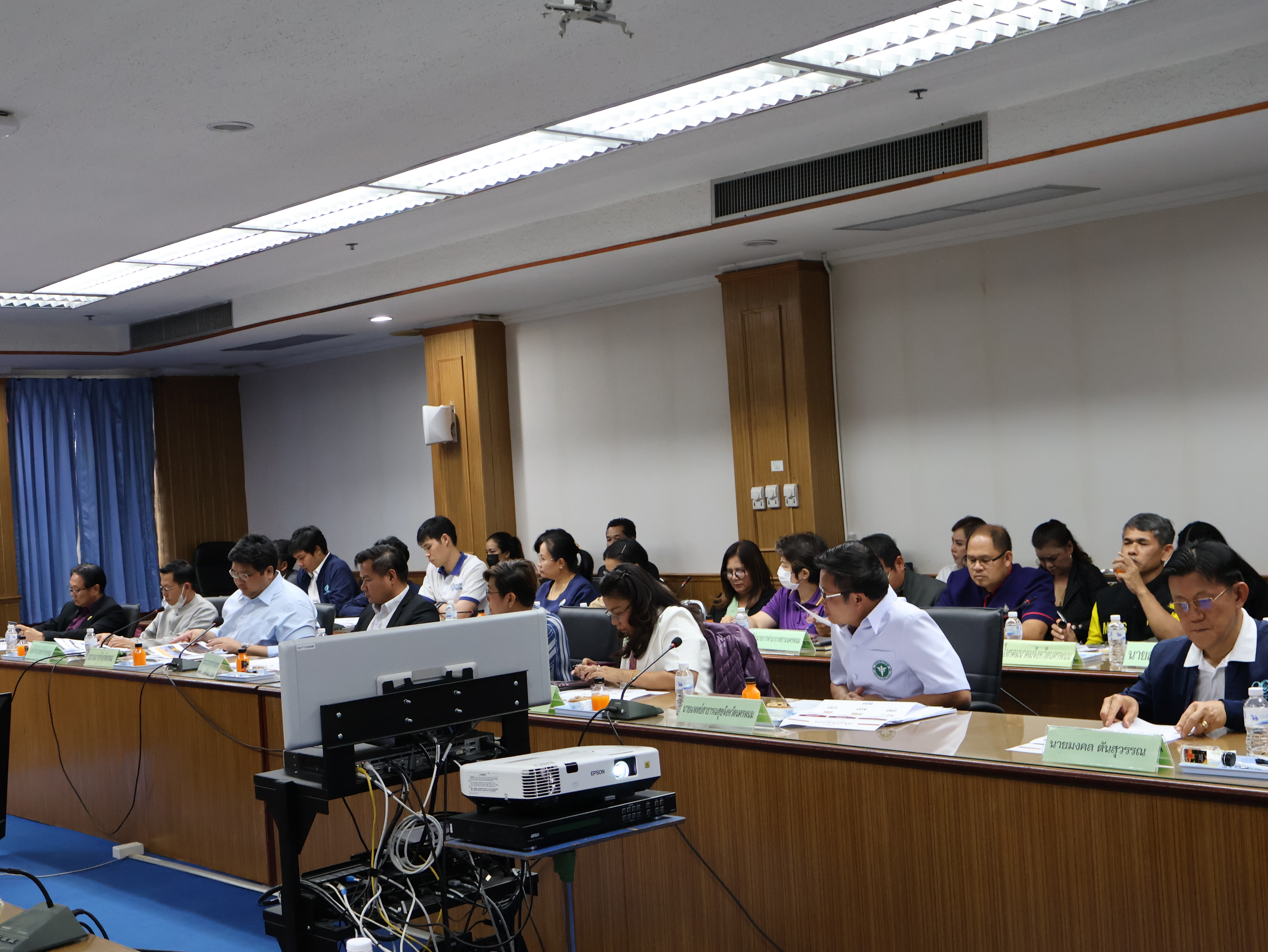 พช.นครพนม   ร่วมประชุมหารือการเตรียมความพร้อมต้อนรับนายกรัฐมนตรีและคณะ รวมทั้งร่วมหารือแผนงาน/โครงการยกระดับเมืองและกระตุ้นเศรษฐกิจท้องถิ่น