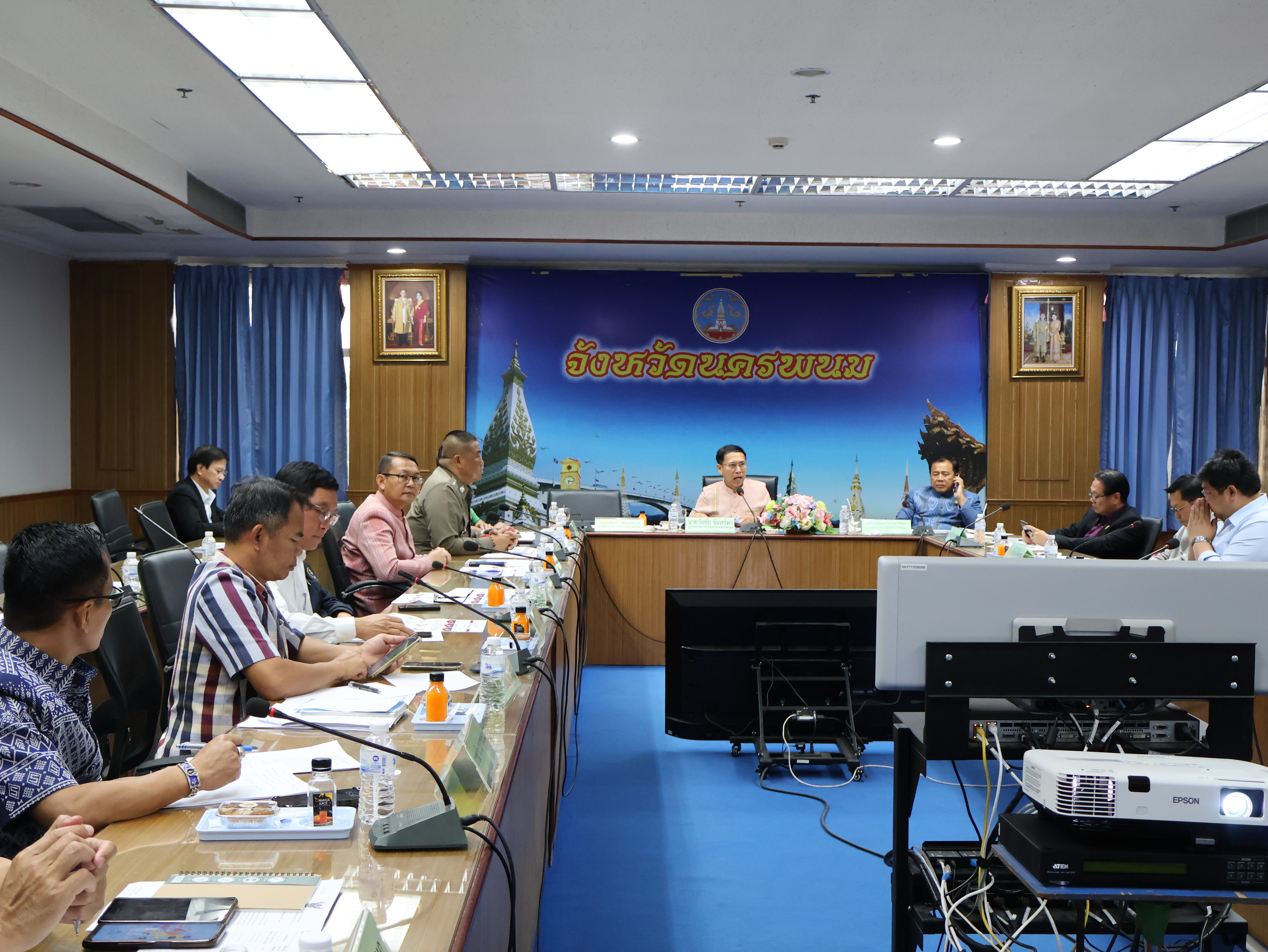 พช.นครพนม   ร่วมประชุมหารือการเตรียมความพร้อมต้อนรับนายกรัฐมนตรีและคณะ รวมทั้งร่วมหารือแผนงาน/โครงการยกระดับเมืองและกระตุ้นเศรษฐกิจท้องถิ่น