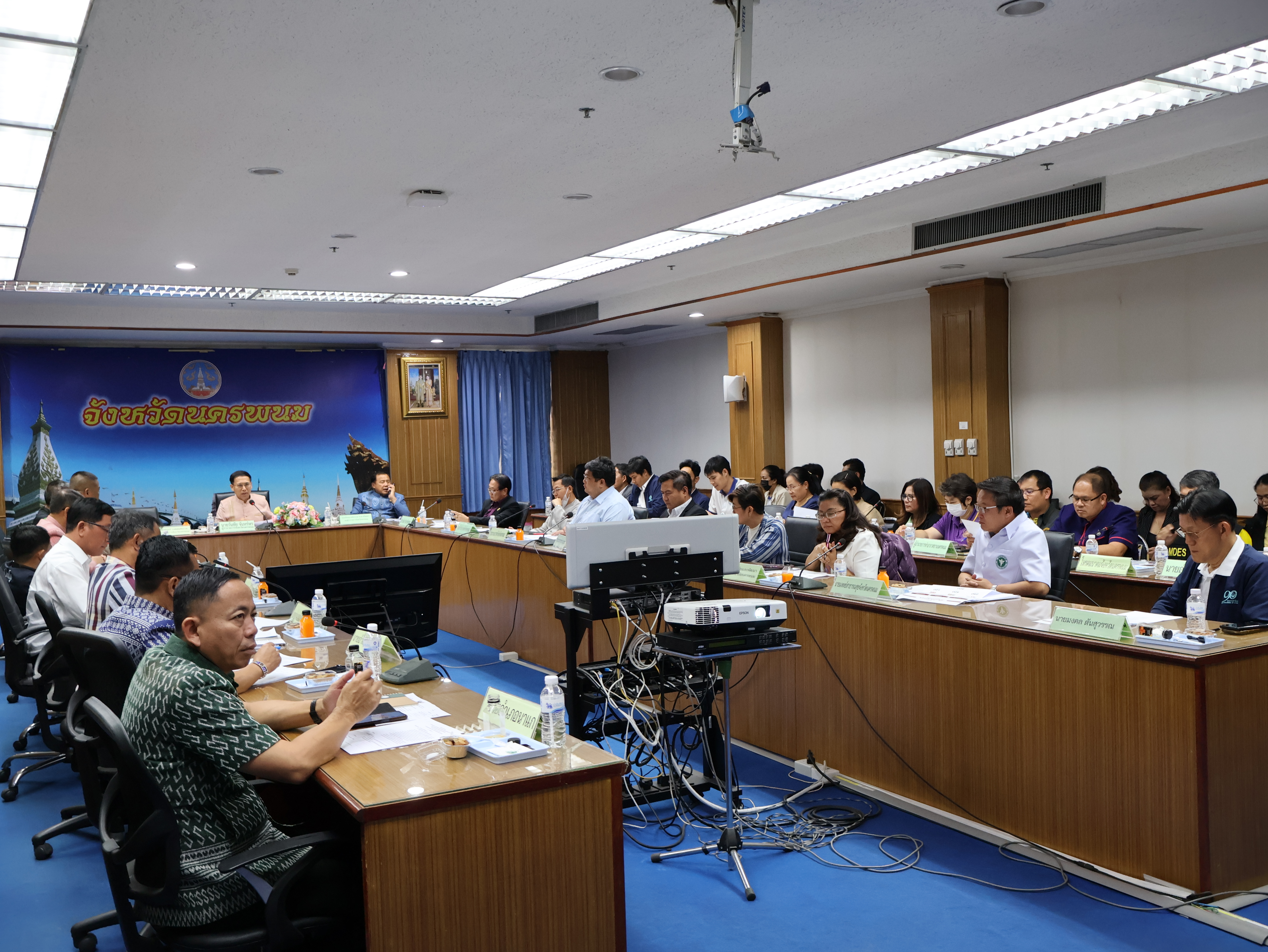 พช.นครพนม   ร่วมประชุมหารือการเตรียมความพร้อมต้อนรับนายกรัฐมนตรีและคณะ รวมทั้งร่วมหารือแผนงาน/โครงการยกระดับเมืองและกระตุ้นเศรษฐกิจท้องถิ่น