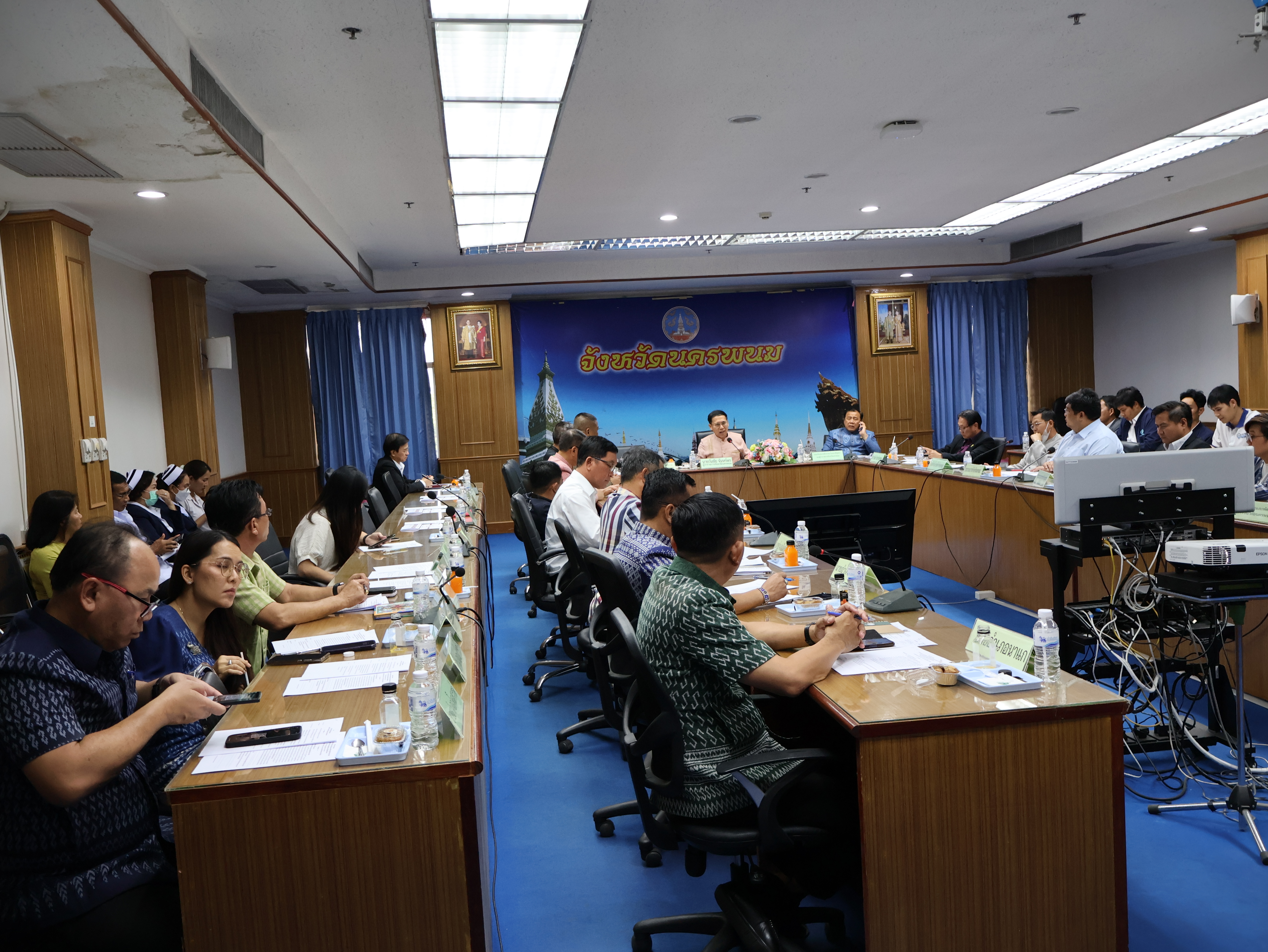 พช.นครพนม   ร่วมประชุมหารือการเตรียมความพร้อมต้อนรับนายกรัฐมนตรีและคณะ รวมทั้งร่วมหารือแผนงาน/โครงการยกระดับเมืองและกระตุ้นเศรษฐกิจท้องถิ่น