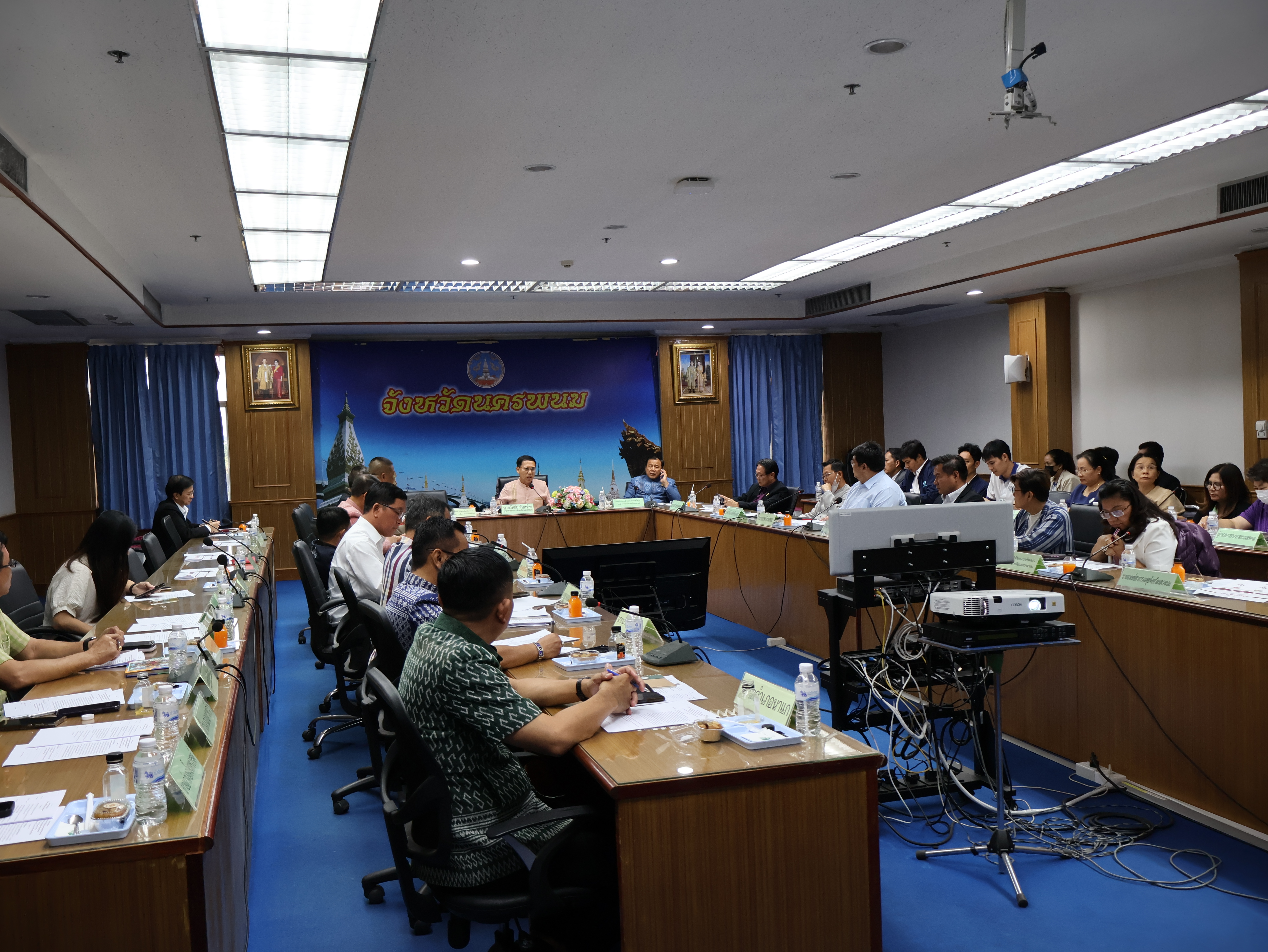 พช.นครพนม   ร่วมประชุมหารือการเตรียมความพร้อมต้อนรับนายกรัฐมนตรีและคณะ รวมทั้งร่วมหารือแผนงาน/โครงการยกระดับเมืองและกระตุ้นเศรษฐกิจท้องถิ่น