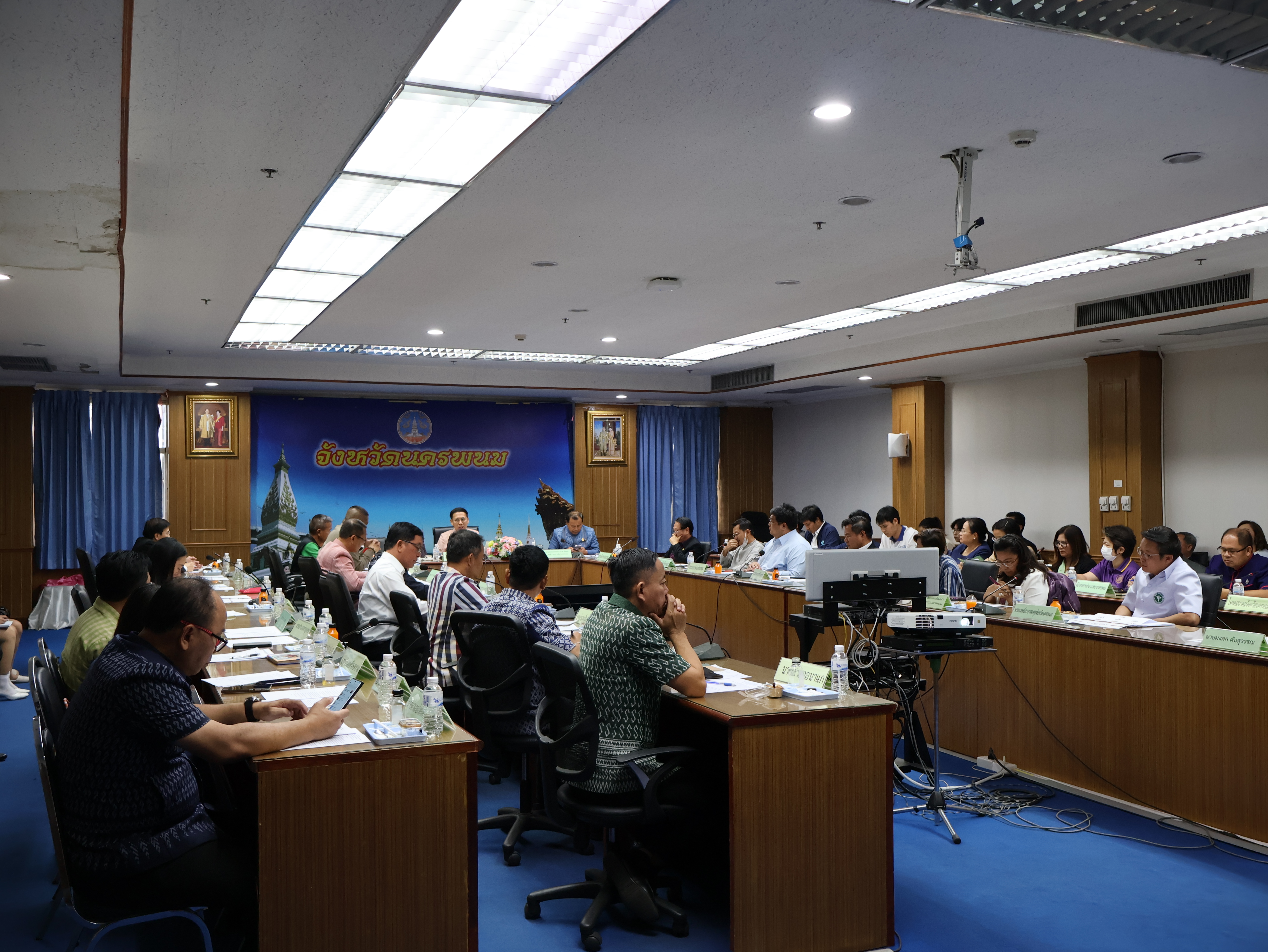 พช.นครพนม   ร่วมประชุมหารือการเตรียมความพร้อมต้อนรับนายกรัฐมนตรีและคณะ รวมทั้งร่วมหารือแผนงาน/โครงการยกระดับเมืองและกระตุ้นเศรษฐกิจท้องถิ่น