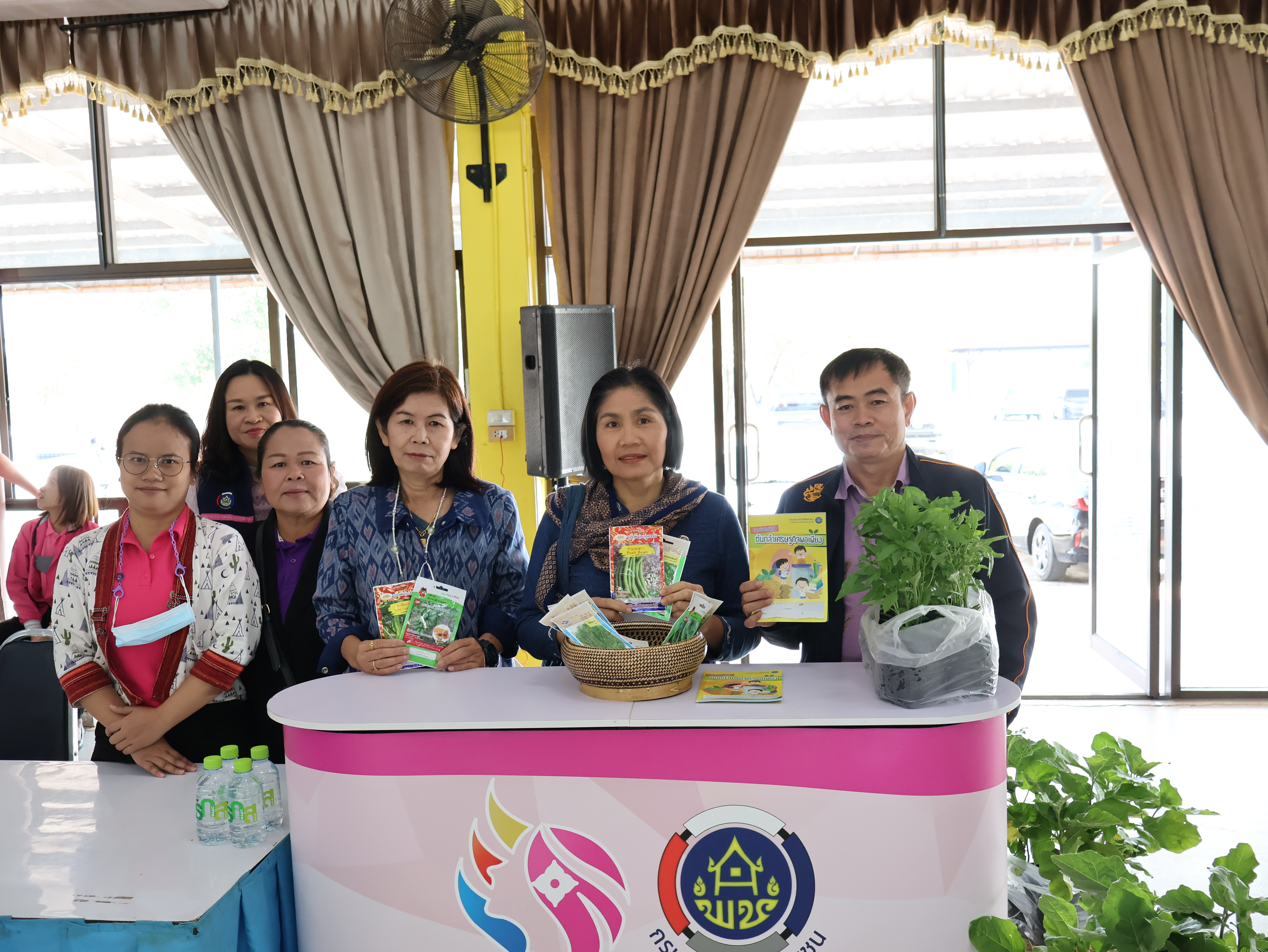 พช.นครพนม  ร่วมจัดกิจกรรม “ตลาดนัดแก้หนี้”เปิดพื้นที่ให้ลูกหนี้ เจ้าหนี้ และสถาบันการเงิน ไกล่เกลี่ย ประนีประนอม ให้ความช่วยเหลือ แนะนำ และให้คำปรึกษาทางกฎหมาย