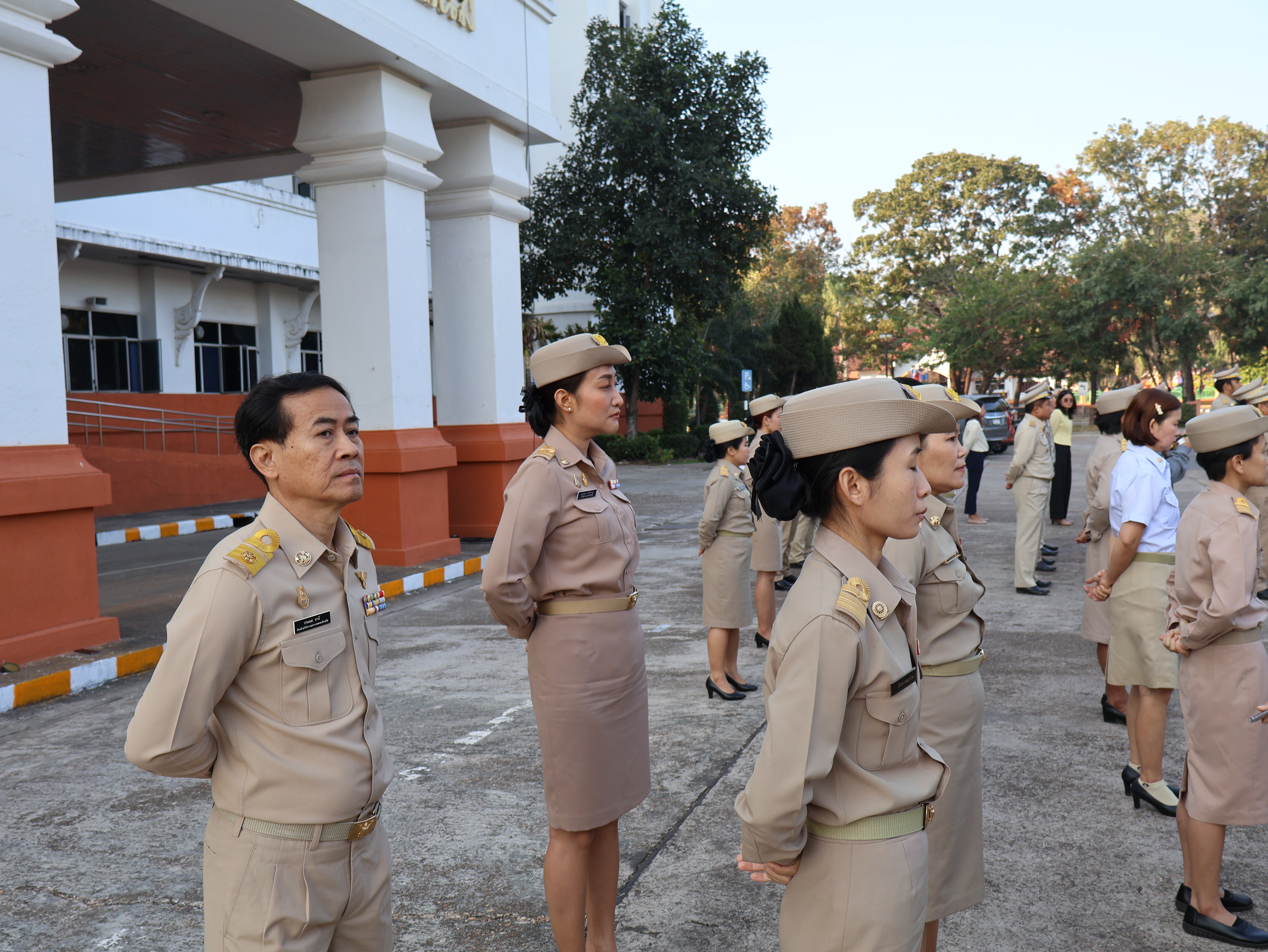 พช.นครพนม   ร่วมกิจกรรมเคารพธงชาติ สวดมนต์ไหว้พระ สร้างสำนึกรักและภาคภูมิใจในชาติไทย