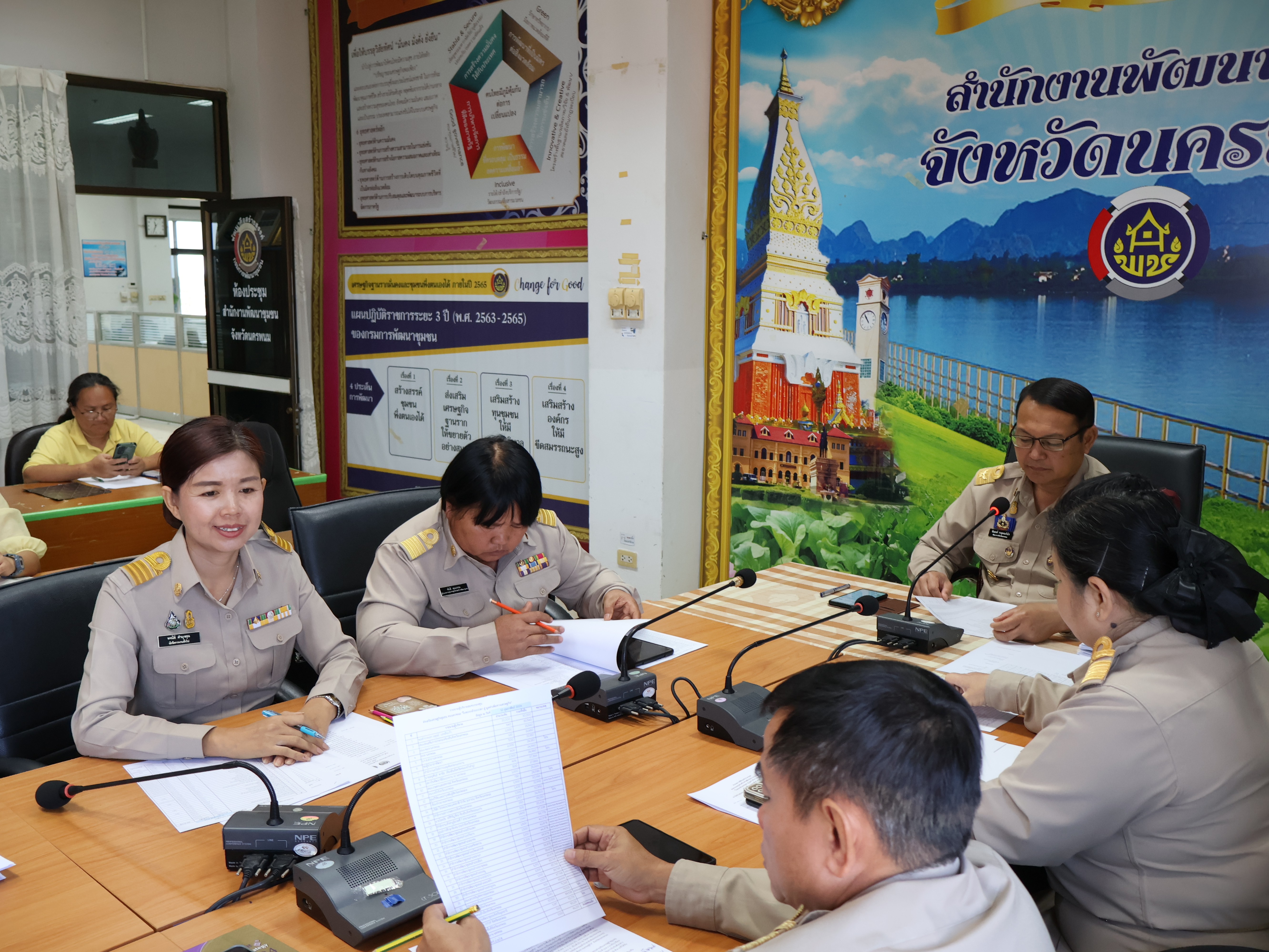 พช.นครพนม ประชุม ผอ.กลุ่มงานฯ เจ้าหน้าที่พัฒนาชุมชน สำนักงานพัฒนาชุมชนจังหวัดนครพนม   เพื่อขับเคลื่อนการปฏิบัติงานพัฒนาชุมชน