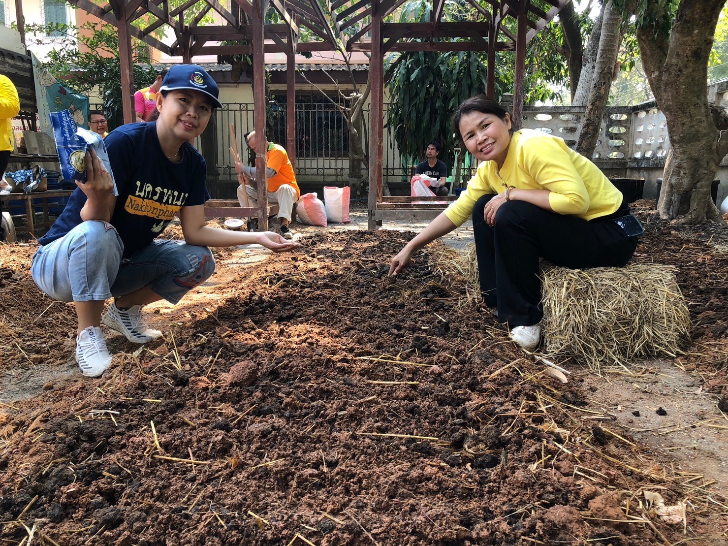 พช. นครพนม สานพลังความต่อเนื่องปฏิบัติการตามแนวพระราชดำริฯ ปลูกผักสวนครัวเพื่อสร้างความมั่นคงทางอาหาร สู่ชุมชนเข้มแข็ง  ส่งเสริมการพึ่งพาตนเอง ลดรายจ่ายภายในครัวเรือน