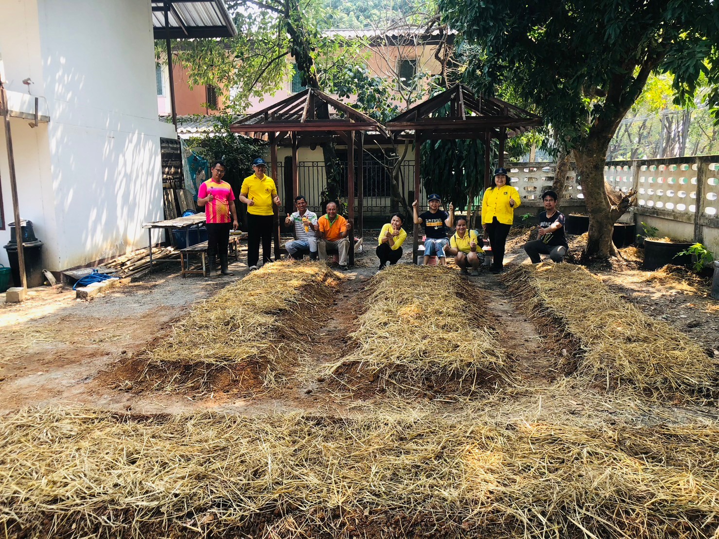 พช. นครพนม สานพลังความต่อเนื่องปฏิบัติการตามแนวพระราชดำริฯ ปลูกผักสวนครัวเพื่อสร้างความมั่นคงทางอาหาร สู่ชุมชนเข้มแข็ง  ส่งเสริมการพึ่งพาตนเอง ลดรายจ่ายภายในครัวเรือน