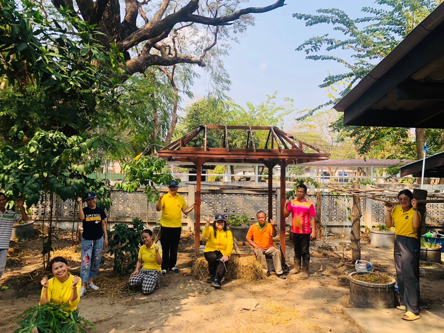 พช. นครพนม สานพลังความต่อเนื่องปฏิบัติการตามแนวพระราชดำริฯ ปลูกผักสวนครัวเพื่อสร้างความมั่นคงทางอาหาร สู่ชุมชนเข้มแข็ง  ส่งเสริมการพึ่งพาตนเอง ลดรายจ่ายภายในครัวเรือน
