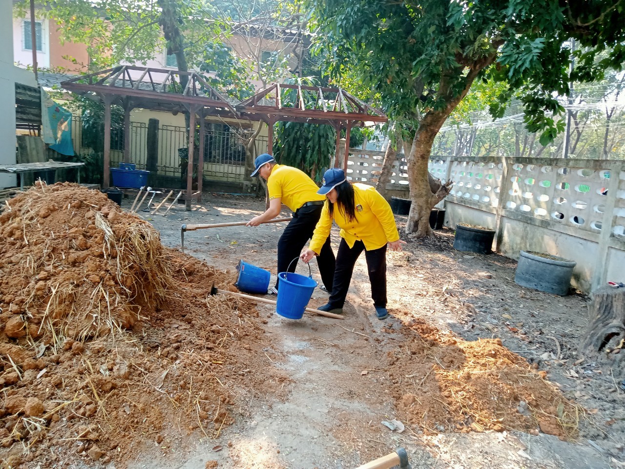 พช. นครพนม สานพลังความต่อเนื่องปฏิบัติการตามแนวพระราชดำริฯ ปลูกผักสวนครัวเพื่อสร้างความมั่นคงทางอาหาร สู่ชุมชนเข้มแข็ง  ส่งเสริมการพึ่งพาตนเอง ลดรายจ่ายภายในครัวเรือน
