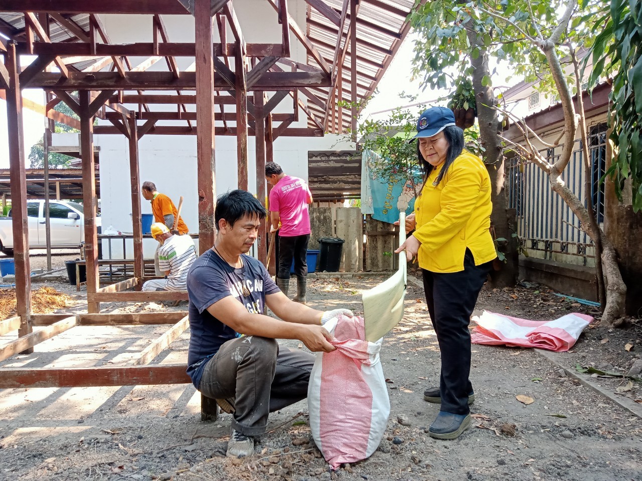 พช. นครพนม สานพลังความต่อเนื่องปฏิบัติการตามแนวพระราชดำริฯ ปลูกผักสวนครัวเพื่อสร้างความมั่นคงทางอาหาร สู่ชุมชนเข้มแข็ง  ส่งเสริมการพึ่งพาตนเอง ลดรายจ่ายภายในครัวเรือน