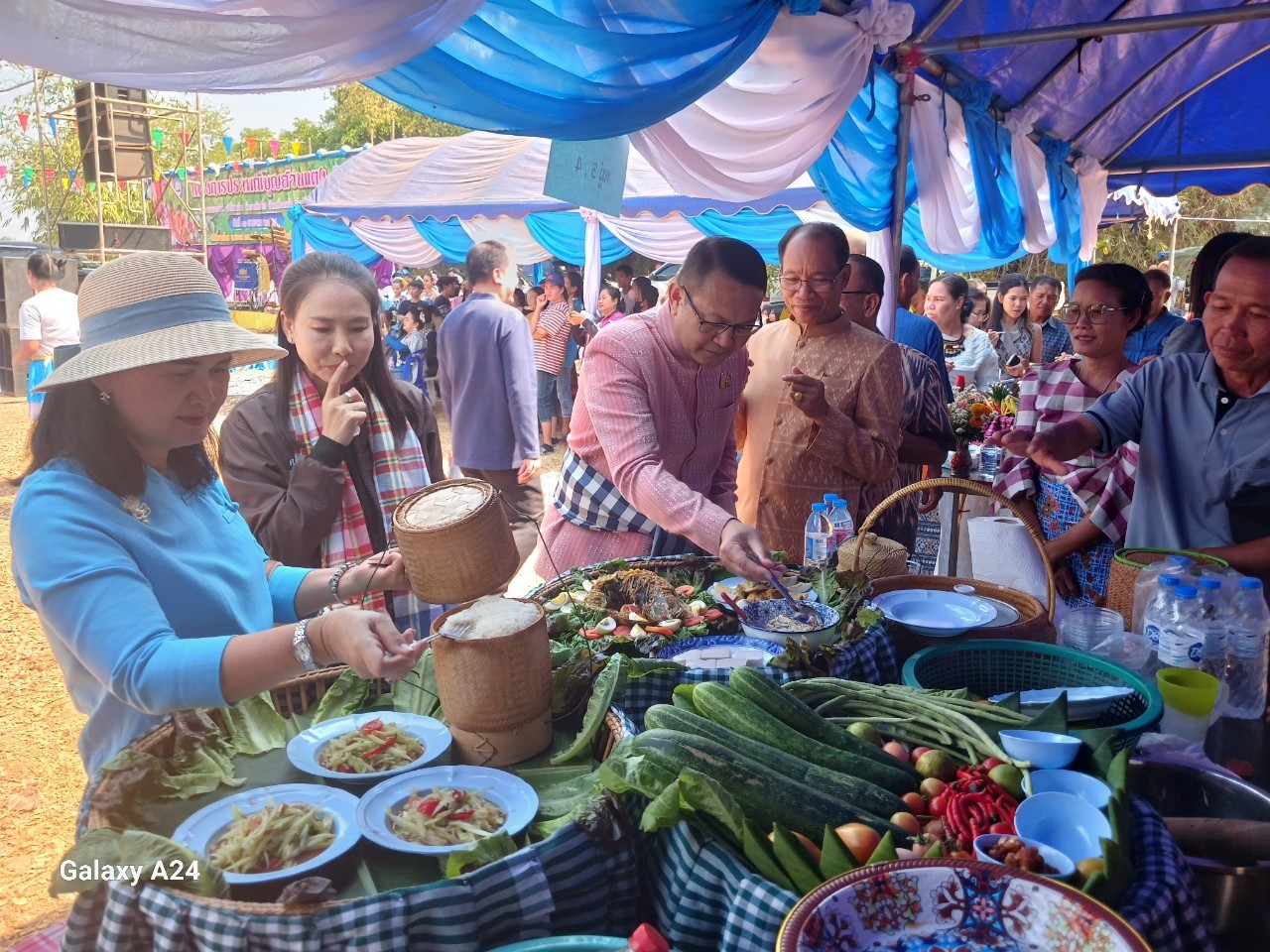 พช.นครพนม   ร่วมเป็นเกียรติในพิธีเปิดงานประเพณีบุญสวนแตงประจำปี 2567