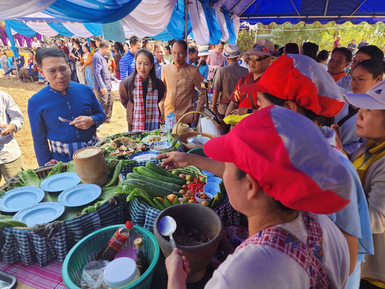พช.นครพนม   ร่วมเป็นเกียรติในพิธีเปิดงานประเพณีบุญสวนแตงประจำปี 2567