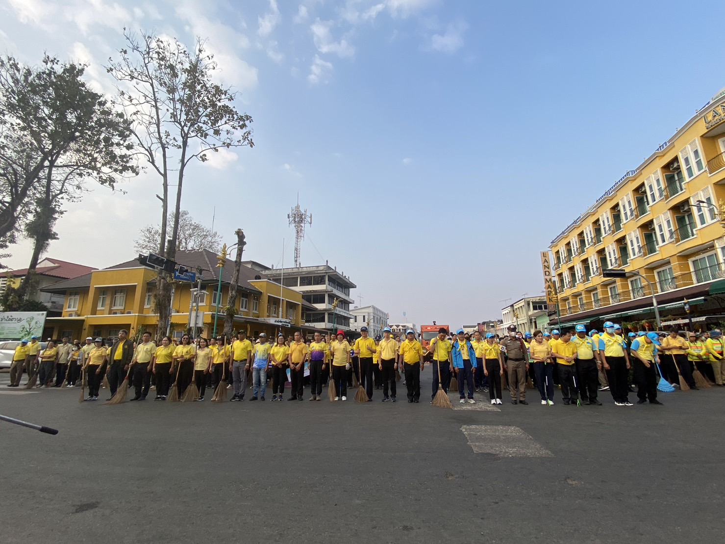 พช.นครพนม ร่วมกิจกรรม Big Cleaning day ล้างถนน เก็บขยะ เก็บซากเรือไฟ ตามนโนบาย “หน้าบ้านน่ามอง นครพนมน่าอยู่” ส่งเสริมการท่องเที่ยว ให้นครพนมเป็นเมืองรองที่ต้องมา