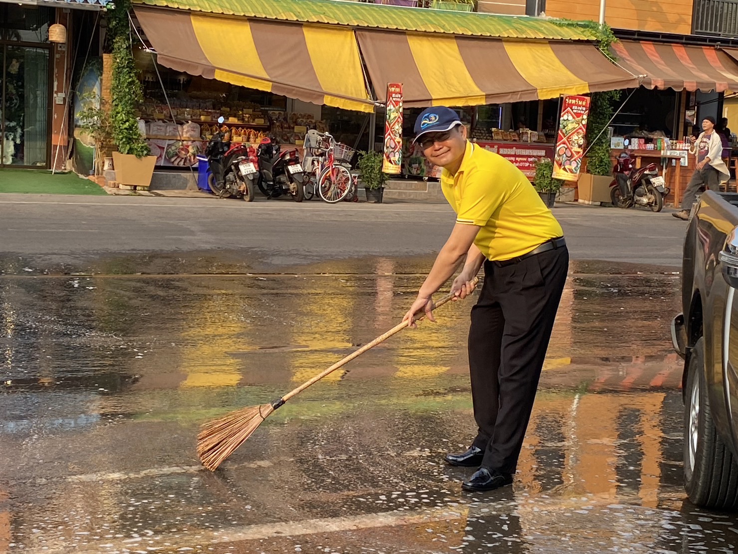 พช.นครพนม ร่วมกิจกรรม Big Cleaning day ล้างถนน เก็บขยะ เก็บซากเรือไฟ ตามนโนบาย “หน้าบ้านน่ามอง นครพนมน่าอยู่” ส่งเสริมการท่องเที่ยว ให้นครพนมเป็นเมืองรองที่ต้องมา