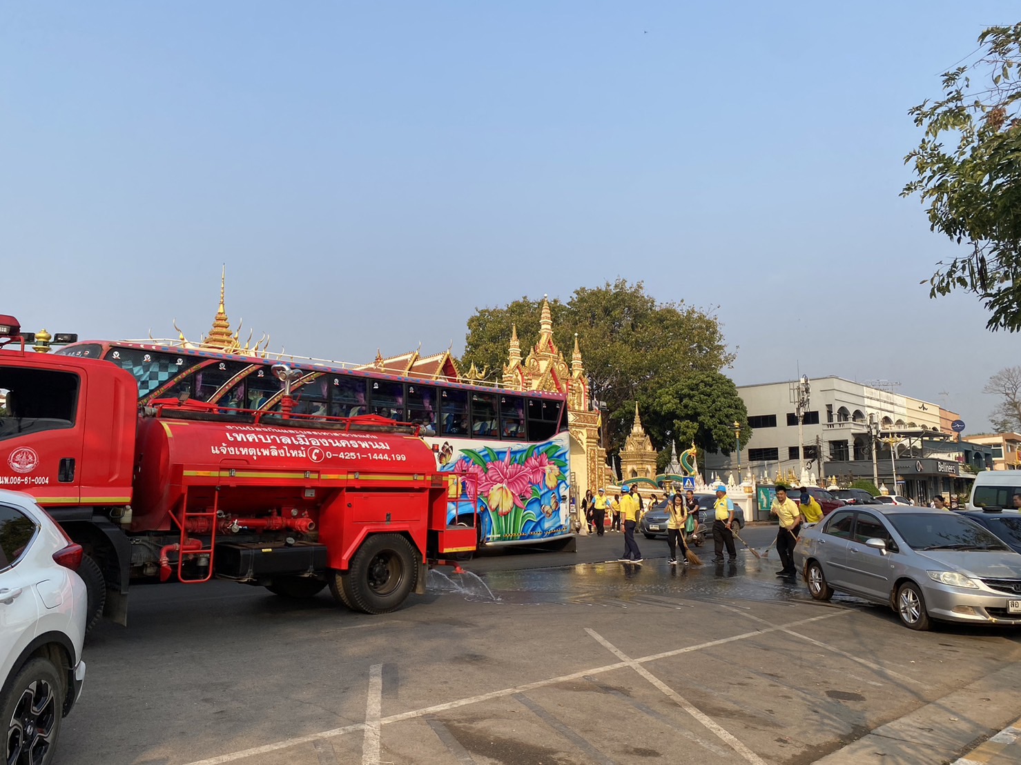 พช.นครพนม ร่วมกิจกรรม Big Cleaning day ล้างถนน เก็บขยะ เก็บซากเรือไฟ ตามนโนบาย “หน้าบ้านน่ามอง นครพนมน่าอยู่” ส่งเสริมการท่องเที่ยว ให้นครพนมเป็นเมืองรองที่ต้องมา