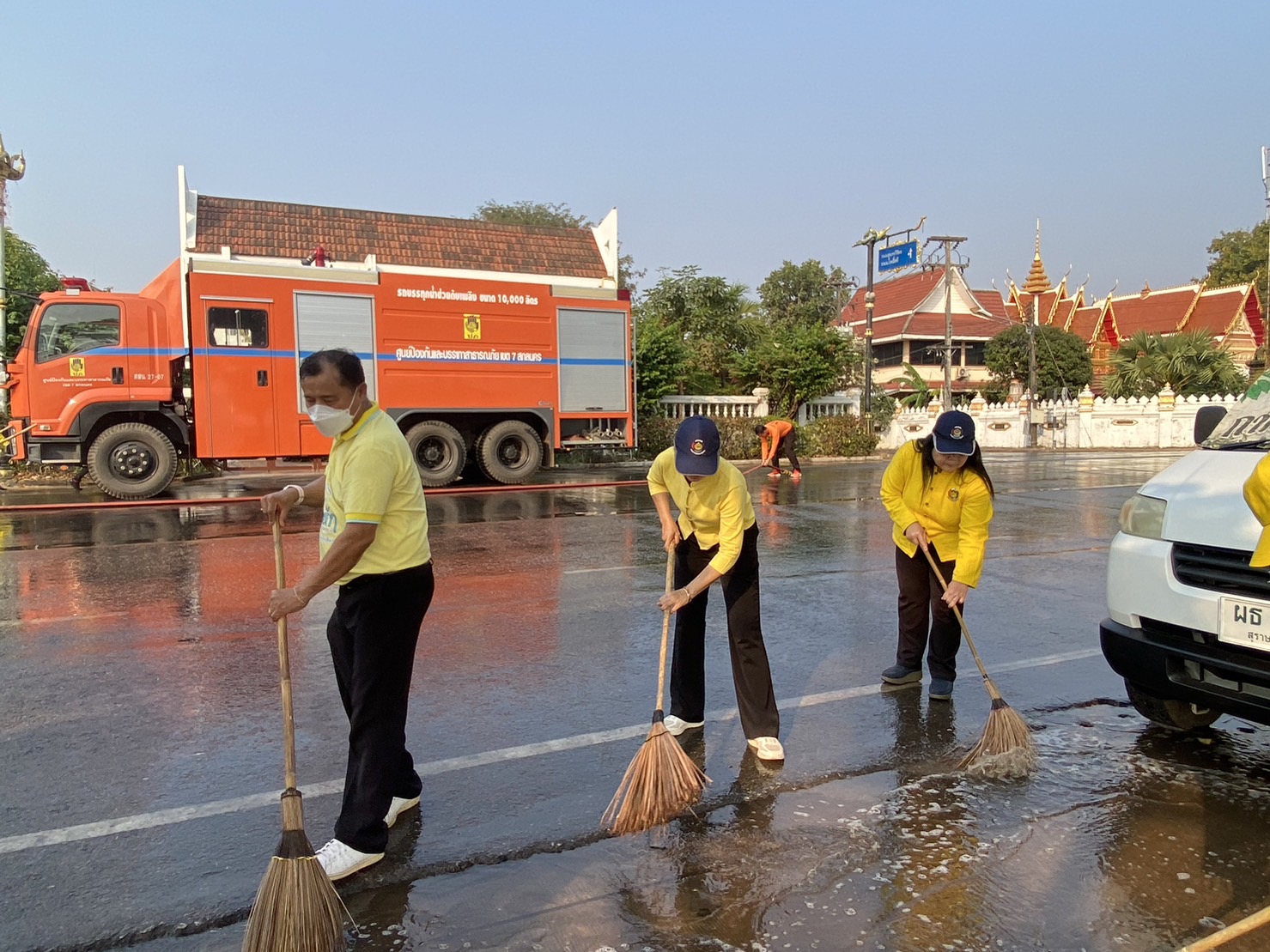 พช.นครพนม ร่วมกิจกรรม Big Cleaning day ล้างถนน เก็บขยะ เก็บซากเรือไฟ ตามนโนบาย “หน้าบ้านน่ามอง นครพนมน่าอยู่” ส่งเสริมการท่องเที่ยว ให้นครพนมเป็นเมืองรองที่ต้องมา