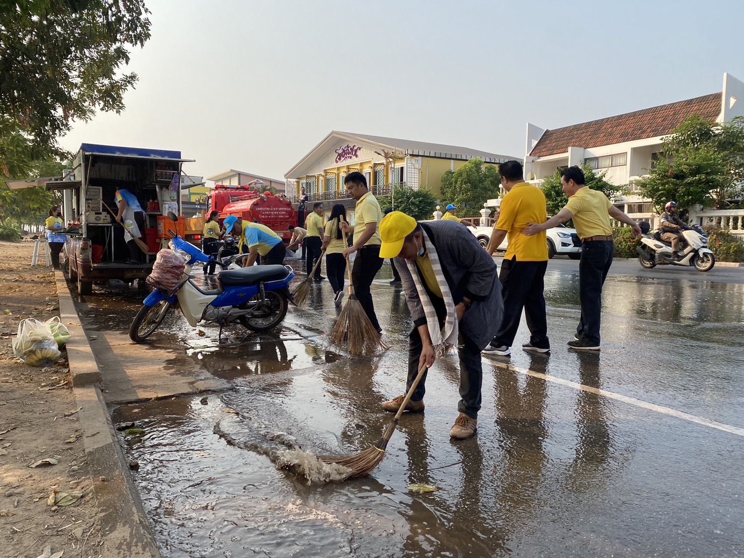 พช.นครพนม ร่วมกิจกรรม Big Cleaning day ล้างถนน เก็บขยะ เก็บซากเรือไฟ ตามนโนบาย “หน้าบ้านน่ามอง นครพนมน่าอยู่” ส่งเสริมการท่องเที่ยว ให้นครพนมเป็นเมืองรองที่ต้องมา
