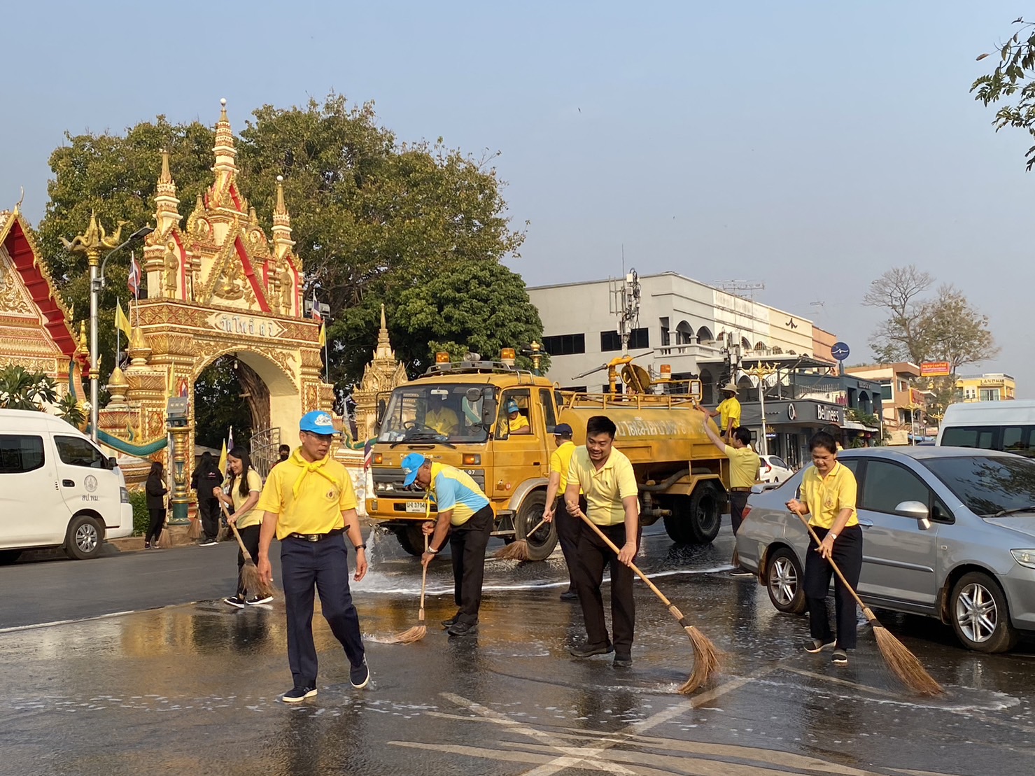พช.นครพนม ร่วมกิจกรรม Big Cleaning day ล้างถนน เก็บขยะ เก็บซากเรือไฟ ตามนโนบาย “หน้าบ้านน่ามอง นครพนมน่าอยู่” ส่งเสริมการท่องเที่ยว ให้นครพนมเป็นเมืองรองที่ต้องมา