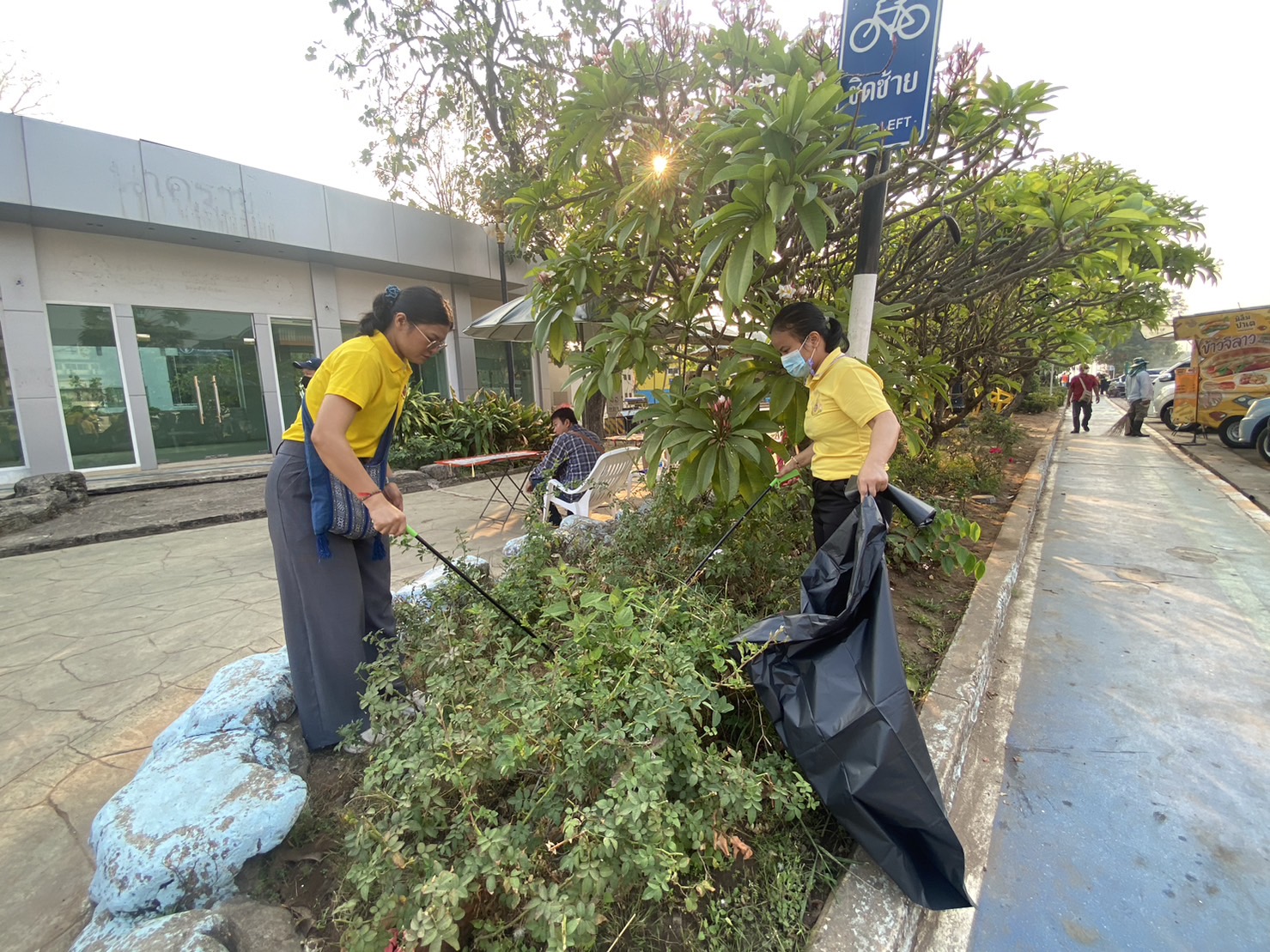พช.นครพนม ร่วมกิจกรรม Big Cleaning day ล้างถนน เก็บขยะ เก็บซากเรือไฟ ตามนโนบาย “หน้าบ้านน่ามอง นครพนมน่าอยู่” ส่งเสริมการท่องเที่ยว ให้นครพนมเป็นเมืองรองที่ต้องมา