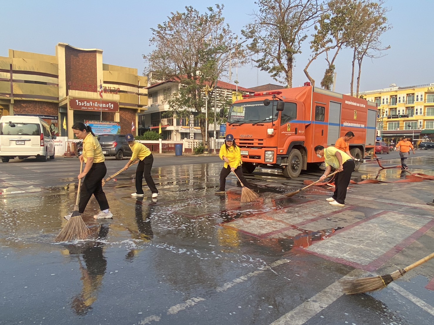 พช.นครพนม ร่วมกิจกรรม Big Cleaning day ล้างถนน เก็บขยะ เก็บซากเรือไฟ ตามนโนบาย “หน้าบ้านน่ามอง นครพนมน่าอยู่” ส่งเสริมการท่องเที่ยว ให้นครพนมเป็นเมืองรองที่ต้องมา