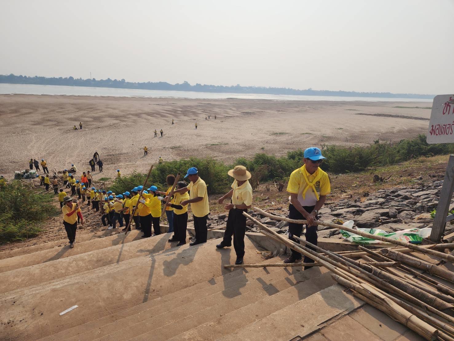 พช.นครพนม ร่วมกิจกรรม Big Cleaning day ล้างถนน เก็บขยะ เก็บซากเรือไฟ ตามนโนบาย “หน้าบ้านน่ามอง นครพนมน่าอยู่” ส่งเสริมการท่องเที่ยว ให้นครพนมเป็นเมืองรองที่ต้องมา