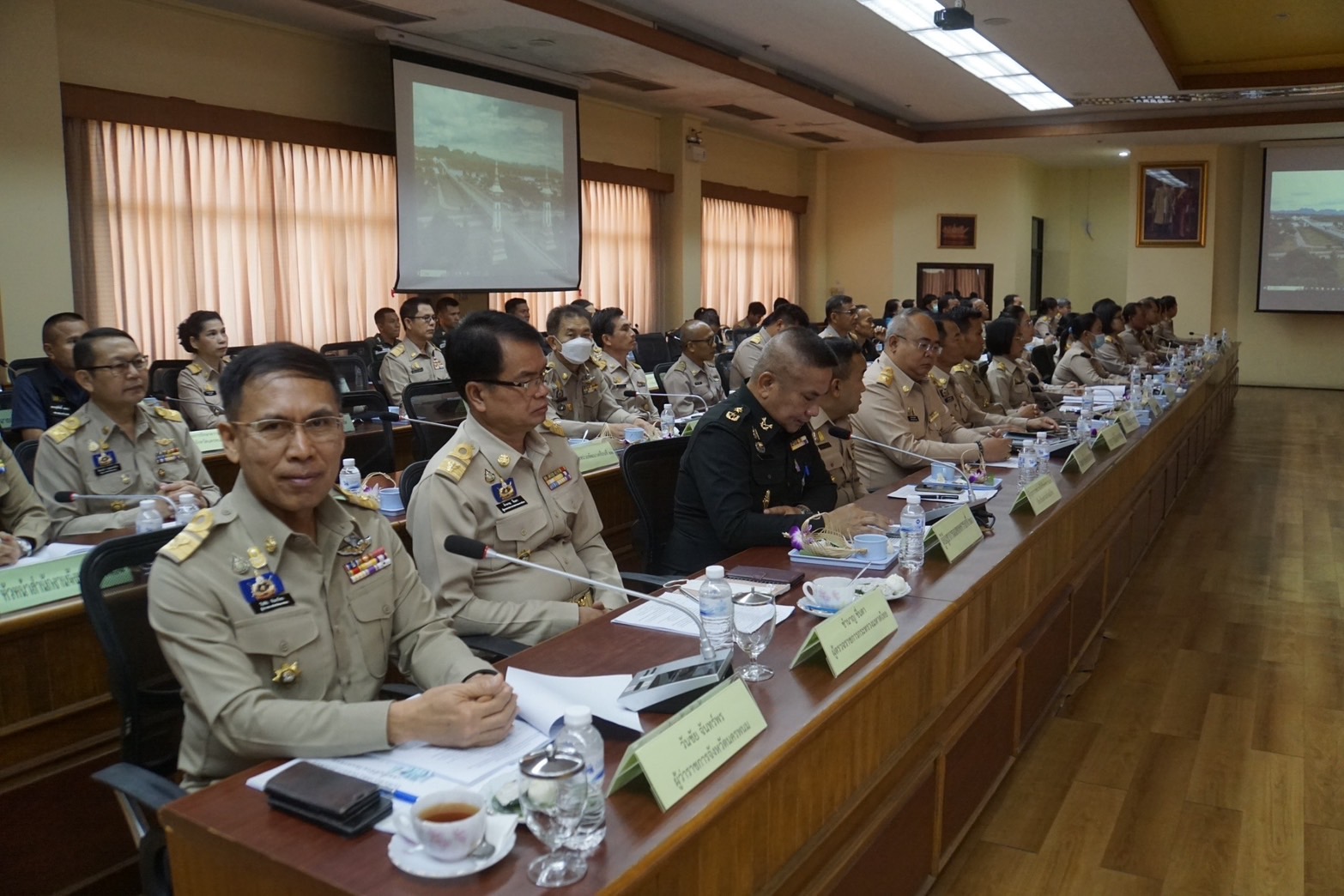 พช.นครพนม   ร่วมให้การต้อนรับและร่วมประชุมกับนายจรัลธาดา กรรณสูต องคมนตรีและคณะอนุกรรมการติดตามและขับเคลื่อนโครงการอันเนื่องมาจากพระราชดำริพื้นที่ภาคตะวันออกเฉียงเหนือ