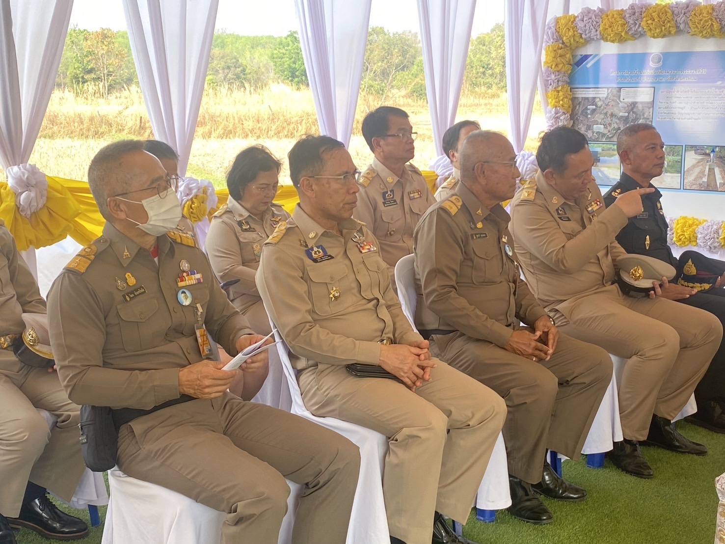 พช.นครพนม   ร่วมให้การต้อนรับและร่วมประชุมกับนายจรัลธาดา กรรณสูต องคมนตรีและคณะอนุกรรมการติดตามและขับเคลื่อนโครงการอันเนื่องมาจากพระราชดำริพื้นที่ภาคตะวันออกเฉียงเหนือ
