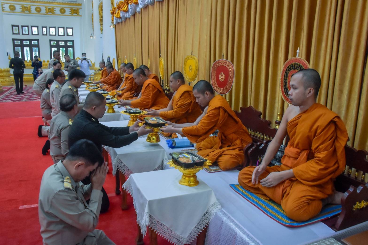 พช.นครพนม   ร่วมพิธีถวายภัตตาหารและเครื่องเขียนพระราชทานของพระบาทสมเด็จพระเจ้าอยู่หัว แด่พระภิกษุ สามเณร ในการสอบบาลีสนามหลวง ครั้งที่ 1 ครั้งหลัง ปี พ.ศ. 2567