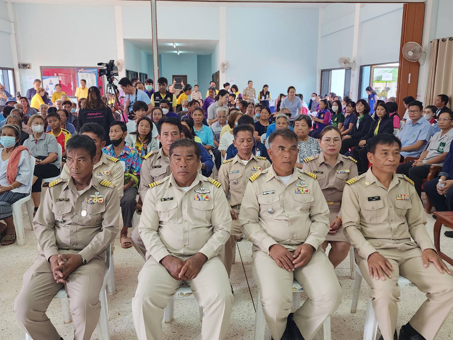พช.นครพนม    ร่วมโครงการจังหวัดเคลื่อนที่แบบบูรณาการ “หน่วยบำบัดทุกข์ บำรุงสุข สร้างรอยยิ้มให้ประชาชนจังหวัดนครพนม” และหน่วยแพทย์เคลื่อนที่ พอ.สว. จังหวัดนครพนม ประจำปีงบประมาณ พ.ศ. 2567 พื้นที่อำเภอบ้านแพง