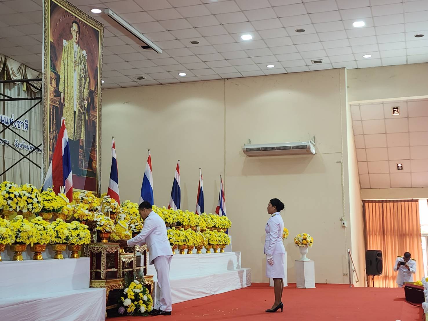 พช.นครพนม   ร่วมพิธีวางพานพุ่มดอกไม้ เนื่องใน “วันมาตรฐานฝีมือแรงงานแห่งชาติ” ประจำปี 2567