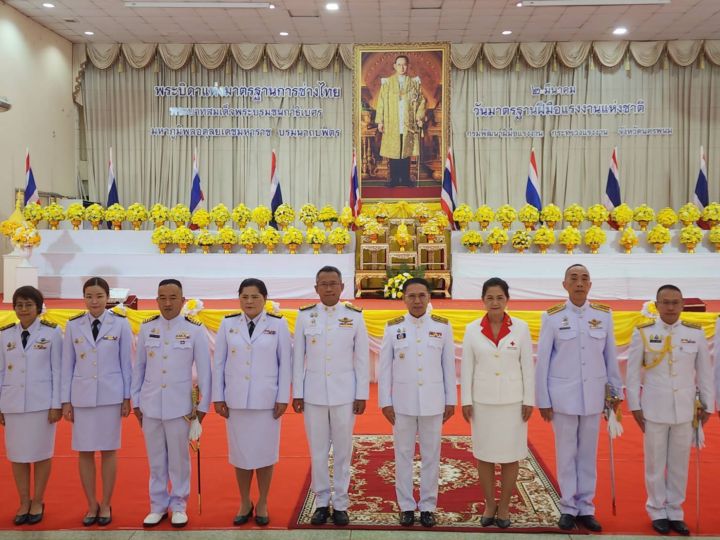 พช.นครพนม   ร่วมพิธีวางพานพุ่มดอกไม้ เนื่องใน “วันมาตรฐานฝีมือแรงงานแห่งชาติ” ประจำปี 2567