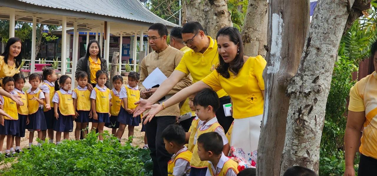 พช.นครพนม   ติดตามการดำเนินงานตามแนวทางการน้อมนำแนวพระราชดำริของสมเด็จพระกนิษฐาธิราชเจ้า กรมสมเด็จพระเทพรัตนราชสุดา ฯ สยามบรมราชกุมารี สู่ปฏิบัติการปลูกผักสวนครัว เพื่อสร้างความมั่นคงทางอาหาร ประจำปีงบประมาณ พ.ศ. 2567