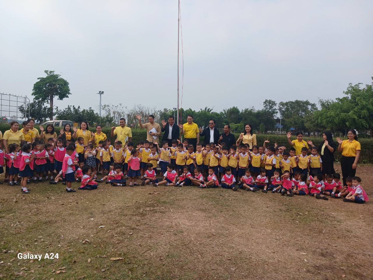 พช.นครพนม   ติดตามการดำเนินงานตามแนวทางการน้อมนำแนวพระราชดำริของสมเด็จพระกนิษฐาธิราชเจ้า กรมสมเด็จพระเทพรัตนราชสุดา ฯ สยามบรมราชกุมารี สู่ปฏิบัติการปลูกผักสวนครัว เพื่อสร้างความมั่นคงทางอาหาร ประจำปีงบประมาณ พ.ศ. 2567