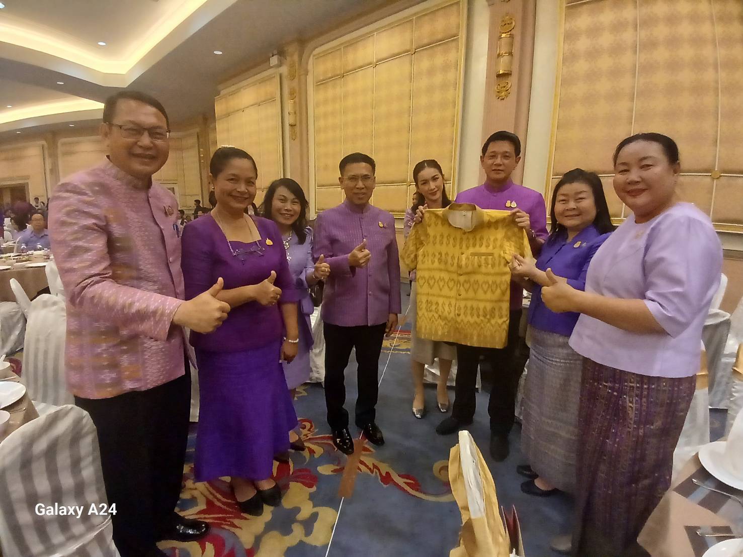 จังหวัดนครพนม   ร่วมประชุมแนวทางการขับเคลื่อนงานตามโครงการอบรมเพิ่มประสิทธิภาพผู้นำในการเสริมสร้างบทบาทของหมู่บ้านสู่การพัฒนาประเทศอย่างยั่งยืน ประจำปีงบประมาณ พ.ศ. 2567 รวม 20 จังหวัดภาคอีสาน ปลัด มท. มอบนโนบาย ย้ำเป็น “ราชสีห์ผู้ภักดีของแผ่นดิน” ทำหน้าที่ผู้นำการบำบัดทุกข์ บำรุงสุข แบบบูรณาการให้สำเร็จ มุ่งมั่นทำงาน “ด้วยน้ำใจ” และมีจิตวิญญาณในการทำประโยชน์เพื่อพี่น้องประชาชน