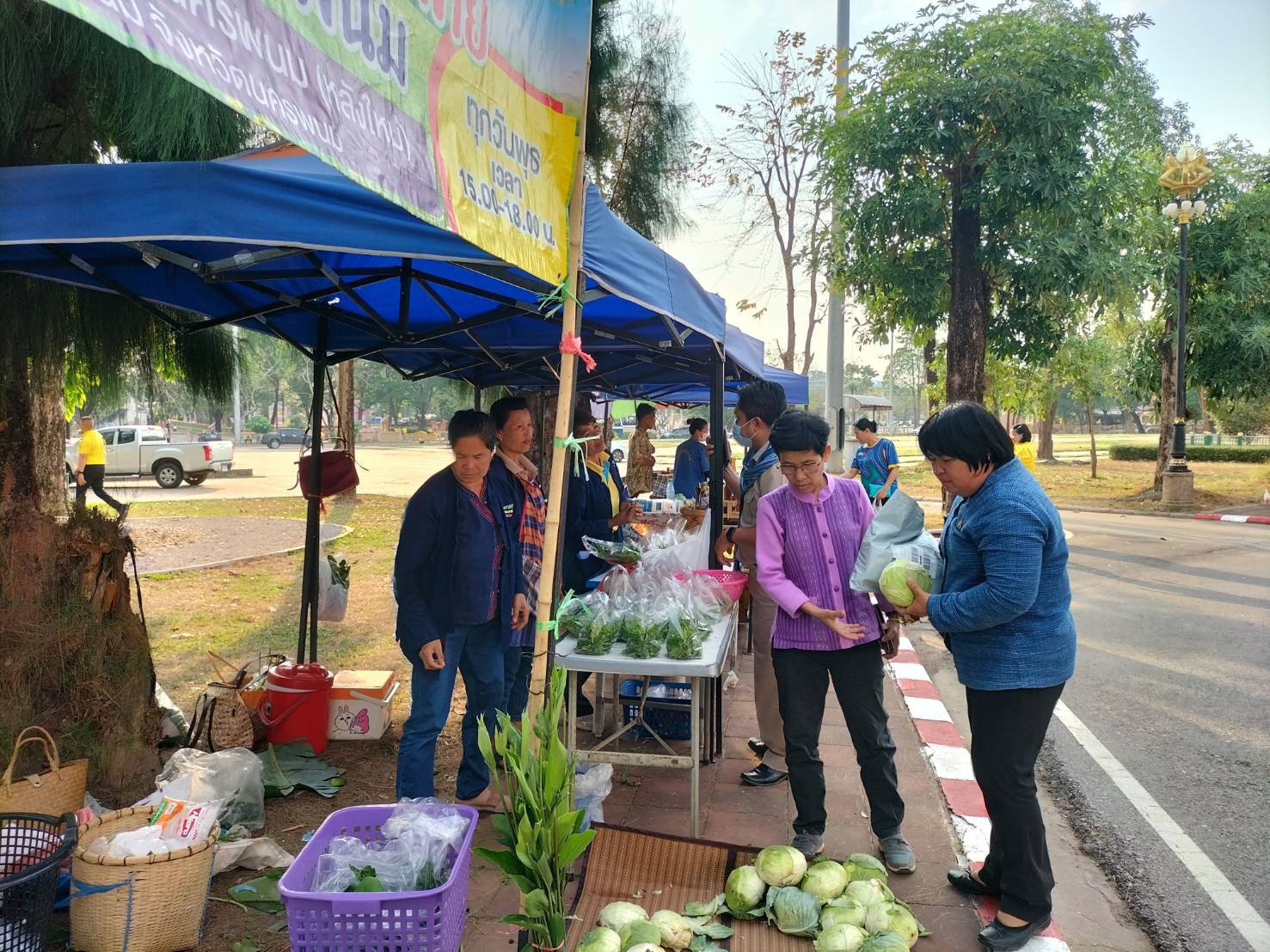 นครพนม   จัดแสดงและจำหน่ายผลผลิต โคก หนอง นา “ตลาดนัดโคก หนอง นา และอาหารปลอดภัย” สู่ความยั่งยืน