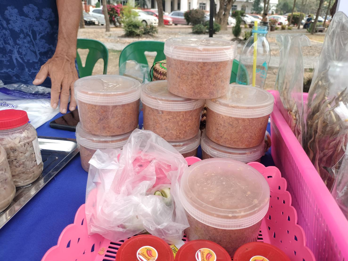 นครพนม   จัดแสดงและจำหน่ายผลผลิต โคก หนอง นา “ตลาดนัดโคก หนอง นา และอาหารปลอดภัย” สู่ความยั่งยืน