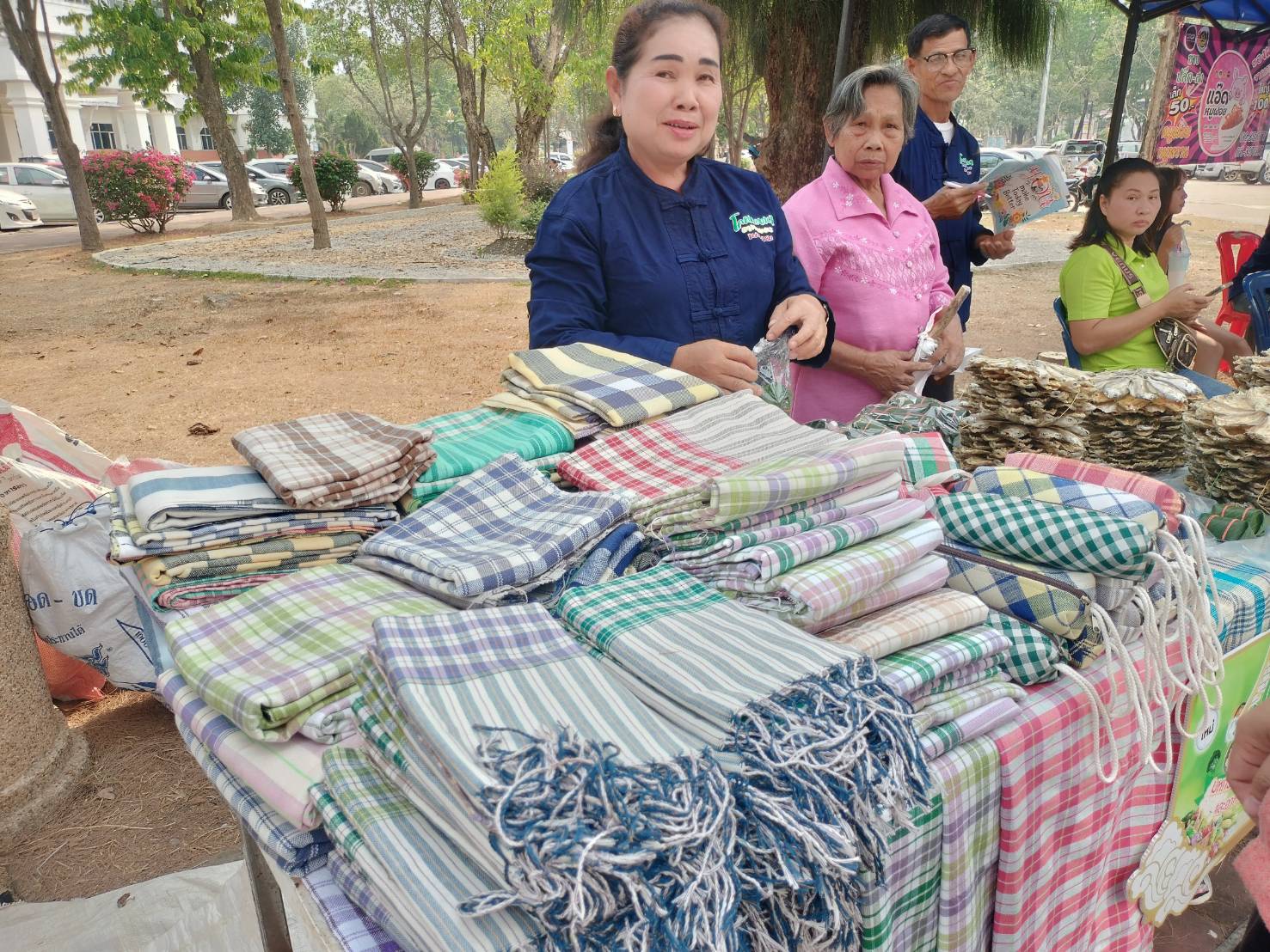 นครพนม   จัดแสดงและจำหน่ายผลผลิต โคก หนอง นา “ตลาดนัดโคก หนอง นา และอาหารปลอดภัย” สู่ความยั่งยืน