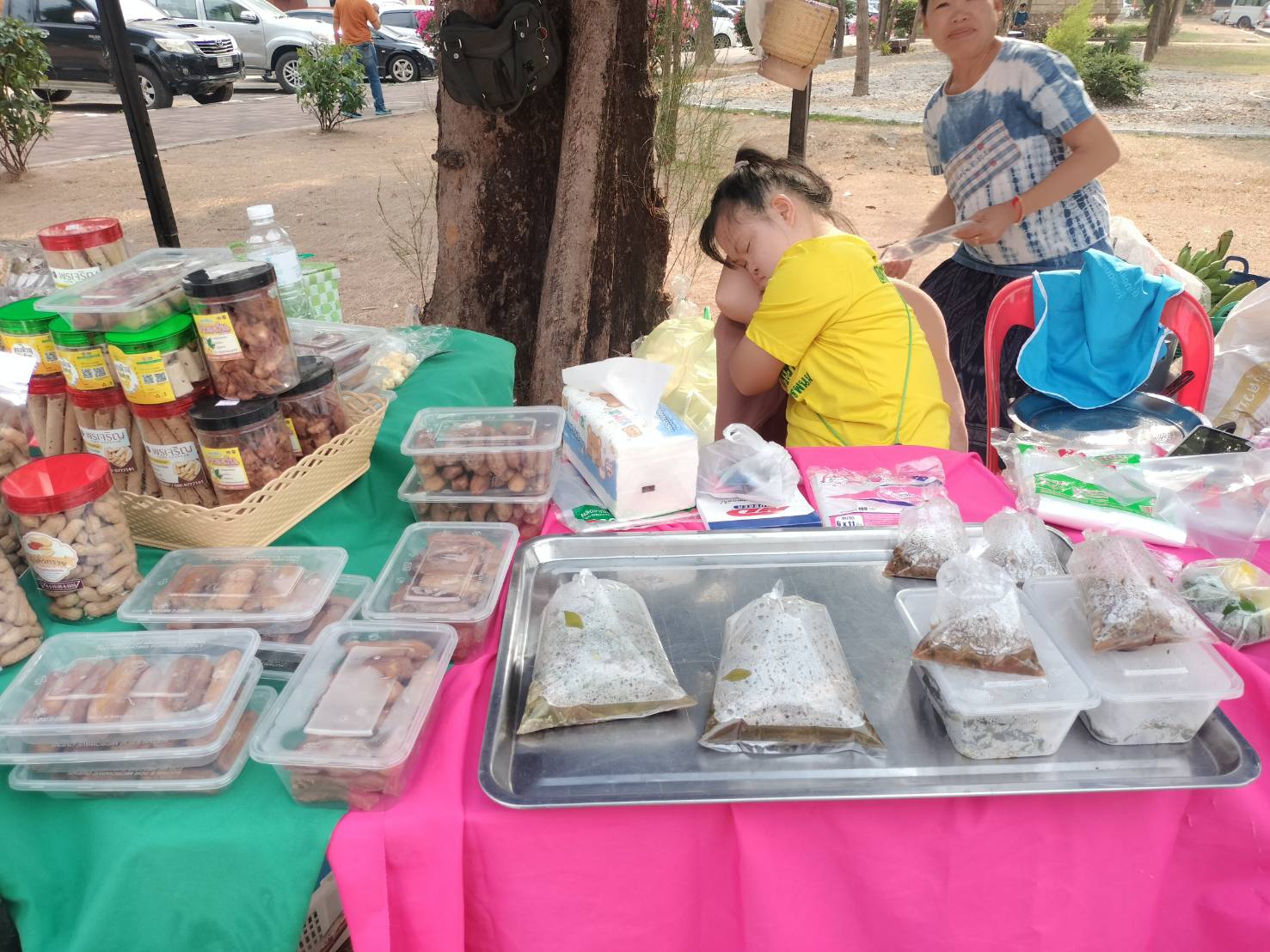 นครพนม   จัดแสดงและจำหน่ายผลผลิต โคก หนอง นา “ตลาดนัดโคก หนอง นา และอาหารปลอดภัย” สู่ความยั่งยืน