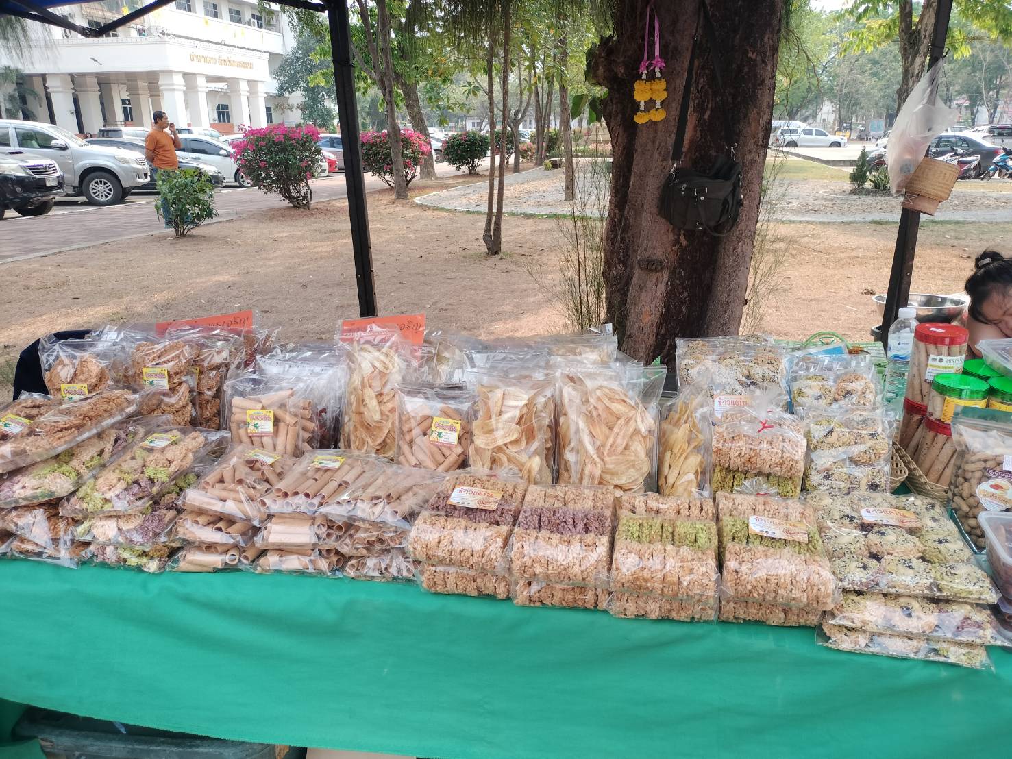 นครพนม   จัดแสดงและจำหน่ายผลผลิต โคก หนอง นา “ตลาดนัดโคก หนอง นา และอาหารปลอดภัย” สู่ความยั่งยืน