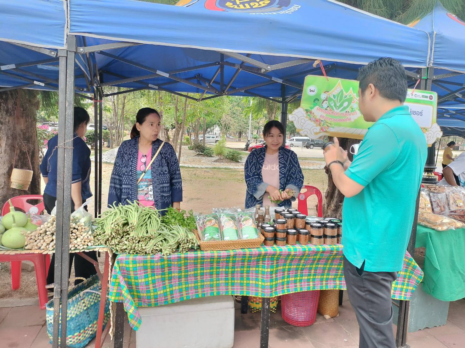 นครพนม   จัดแสดงและจำหน่ายผลผลิต โคก หนอง นา “ตลาดนัดโคก หนอง นา และอาหารปลอดภัย” สู่ความยั่งยืน