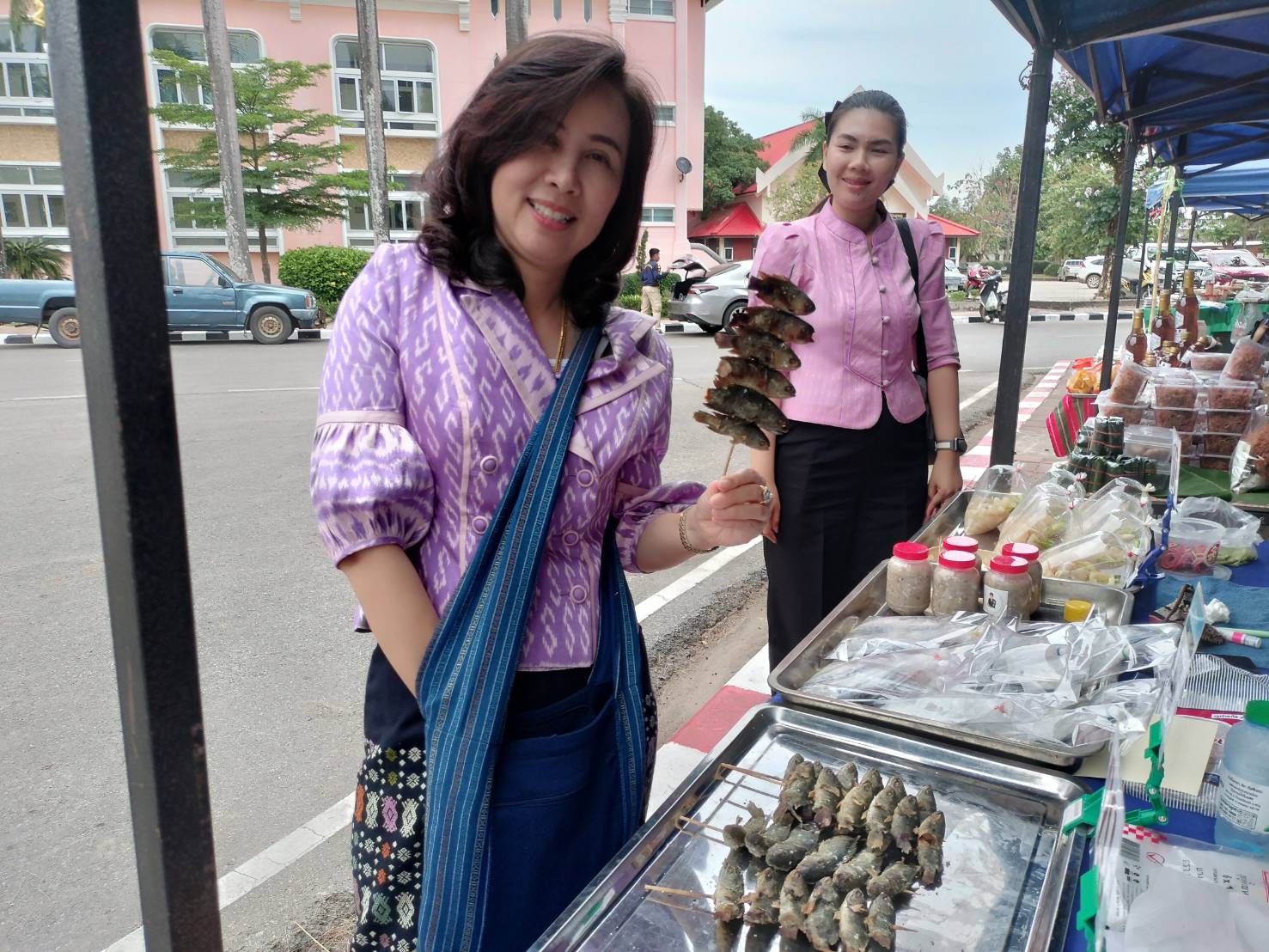 นครพนม   จัดแสดงและจำหน่ายผลผลิต โคก หนอง นา “ตลาดนัดโคก หนอง นา และอาหารปลอดภัย” สู่ความยั่งยืน