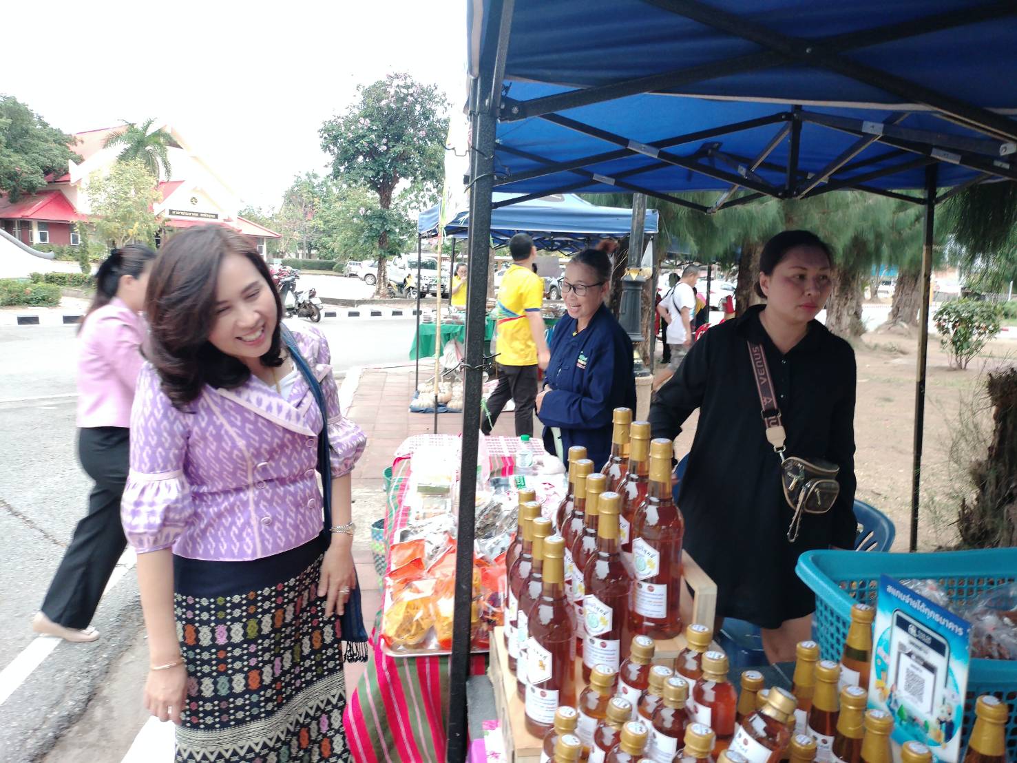 นครพนม   จัดแสดงและจำหน่ายผลผลิต โคก หนอง นา “ตลาดนัดโคก หนอง นา และอาหารปลอดภัย” สู่ความยั่งยืน