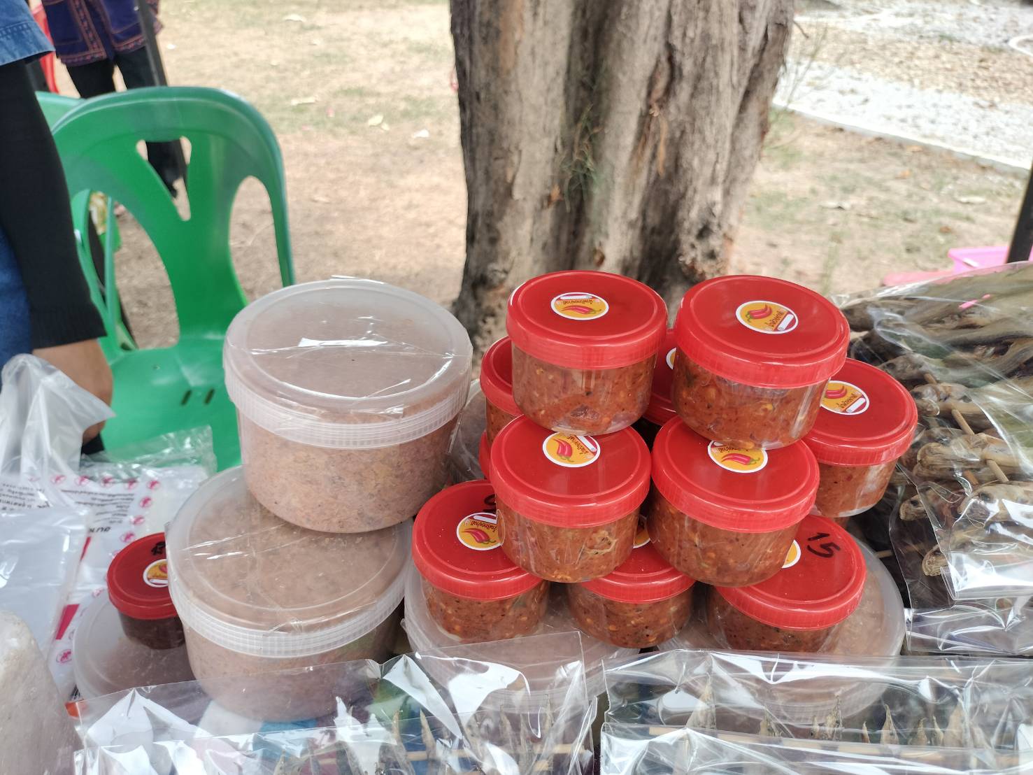 นครพนม   จัดแสดงและจำหน่ายผลผลิต โคก หนอง นา “ตลาดนัดโคก หนอง นา และอาหารปลอดภัย” สู่ความยั่งยืน