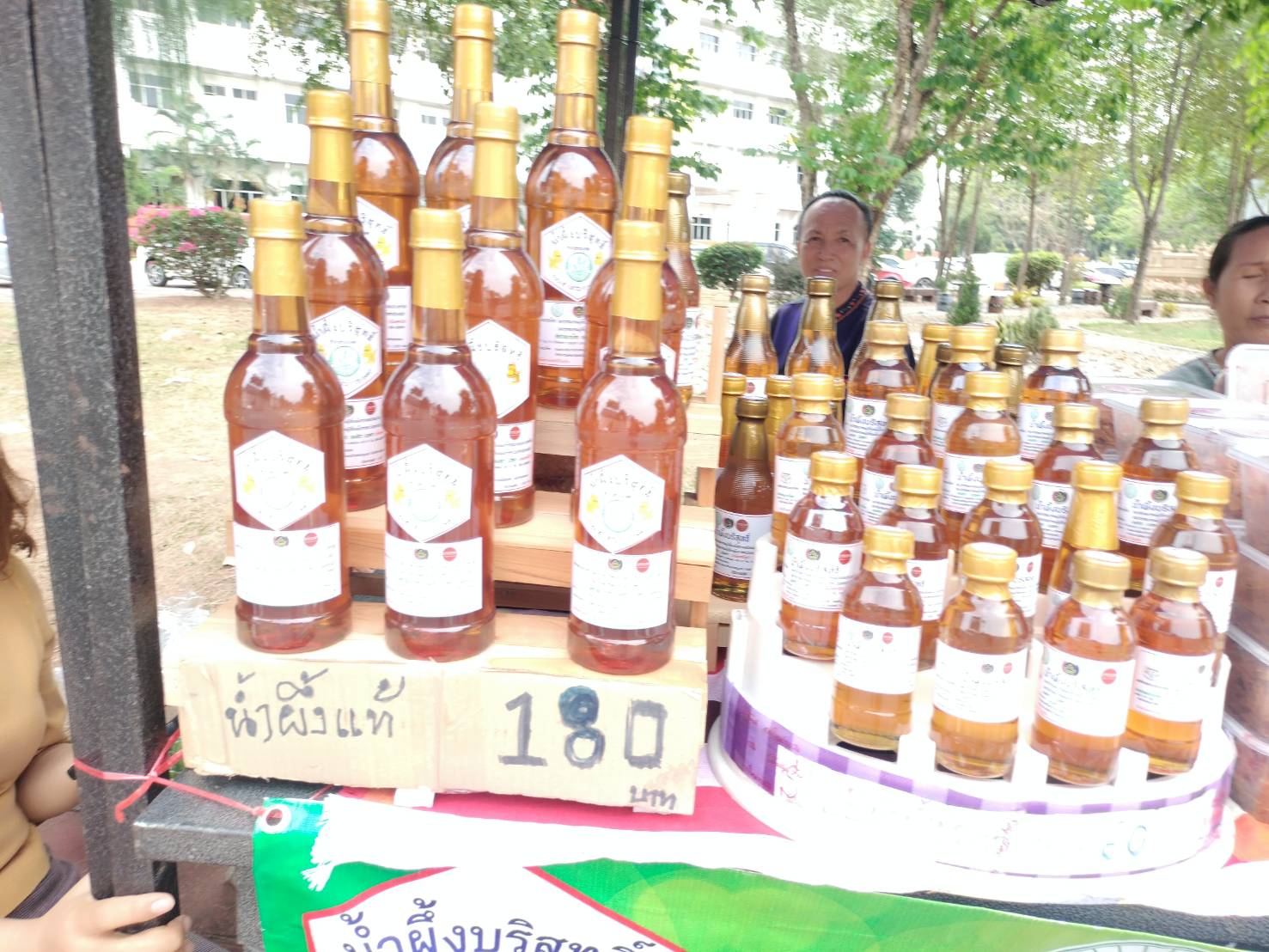 นครพนม   จัดแสดงและจำหน่ายผลผลิต โคก หนอง นา “ตลาดนัดโคก หนอง นา และอาหารปลอดภัย” สู่ความยั่งยืน