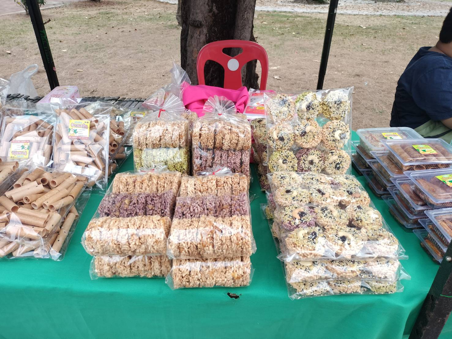 นครพนม   จัดแสดงและจำหน่ายผลผลิต โคก หนอง นา “ตลาดนัดโคก หนอง นา และอาหารปลอดภัย” สู่ความยั่งยืน