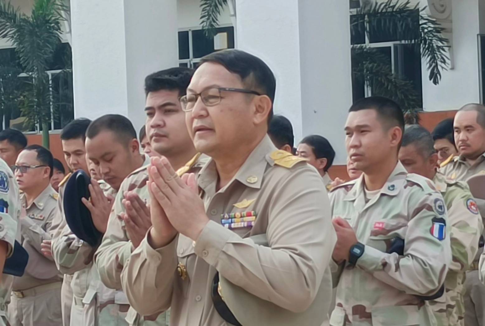 พช.นครพนม   ร่วมกิจกรรมเคารพธงชาติ สวดมนต์ไหว้พระ สร้างสำนึกรักและภาคภูมิใจในชาติไทย