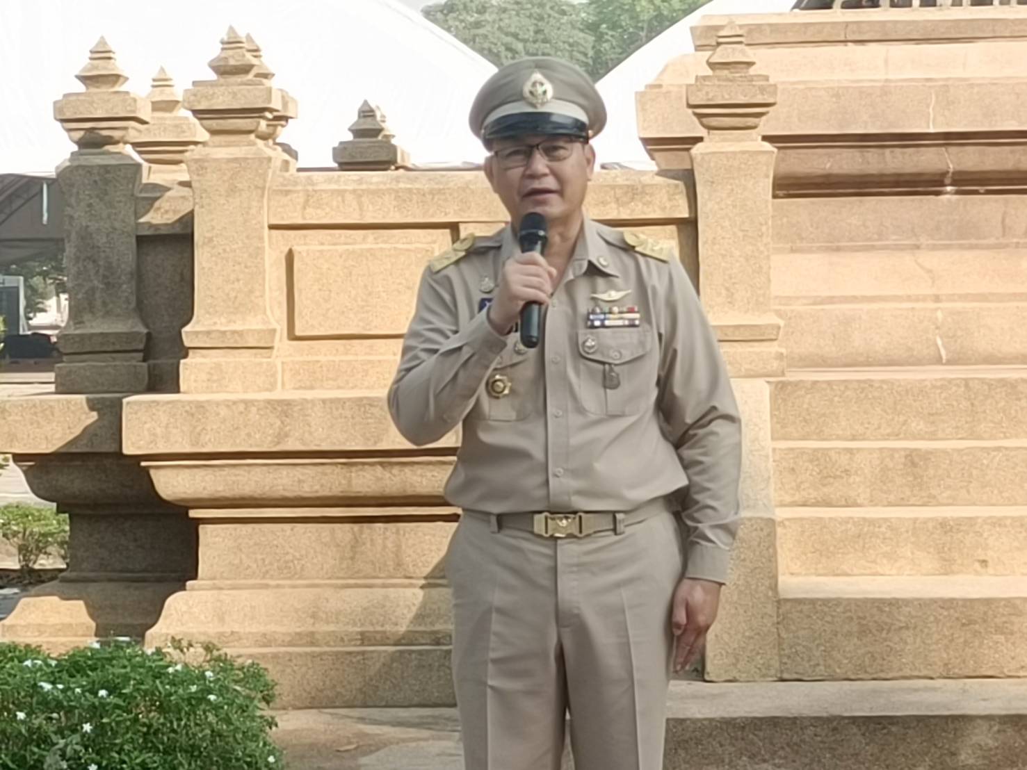 พช.นครพนม   ร่วมกิจกรรมเคารพธงชาติ สวดมนต์ไหว้พระ สร้างสำนึกรักและภาคภูมิใจในชาติไทย