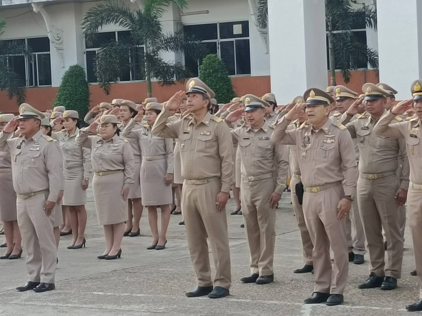 พช.นครพนม   ร่วมกิจกรรมเคารพธงชาติ สวดมนต์ไหว้พระ สร้างสำนึกรักและภาคภูมิใจในชาติไทย