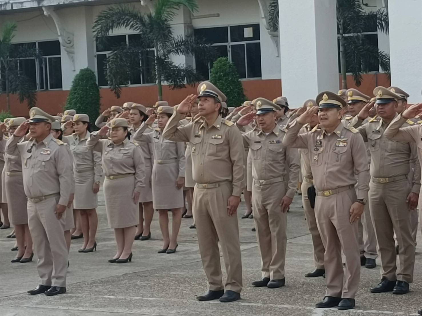 พช.นครพนม   ร่วมกิจกรรมเคารพธงชาติ สวดมนต์ไหว้พระ สร้างสำนึกรักและภาคภูมิใจในชาติไทย